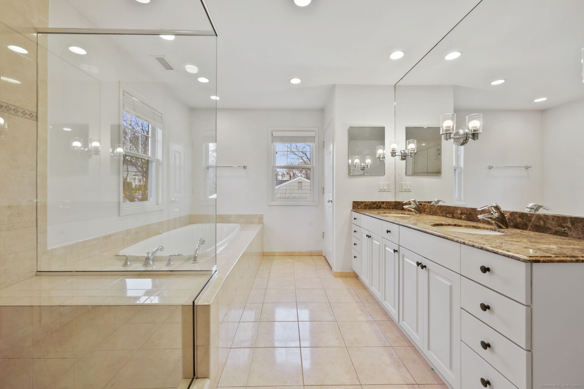 Greenwich, Connecticut 06870, United States, 4 Bedrooms Bedrooms, ,4 BathroomsBathrooms,Residential,Active,252709