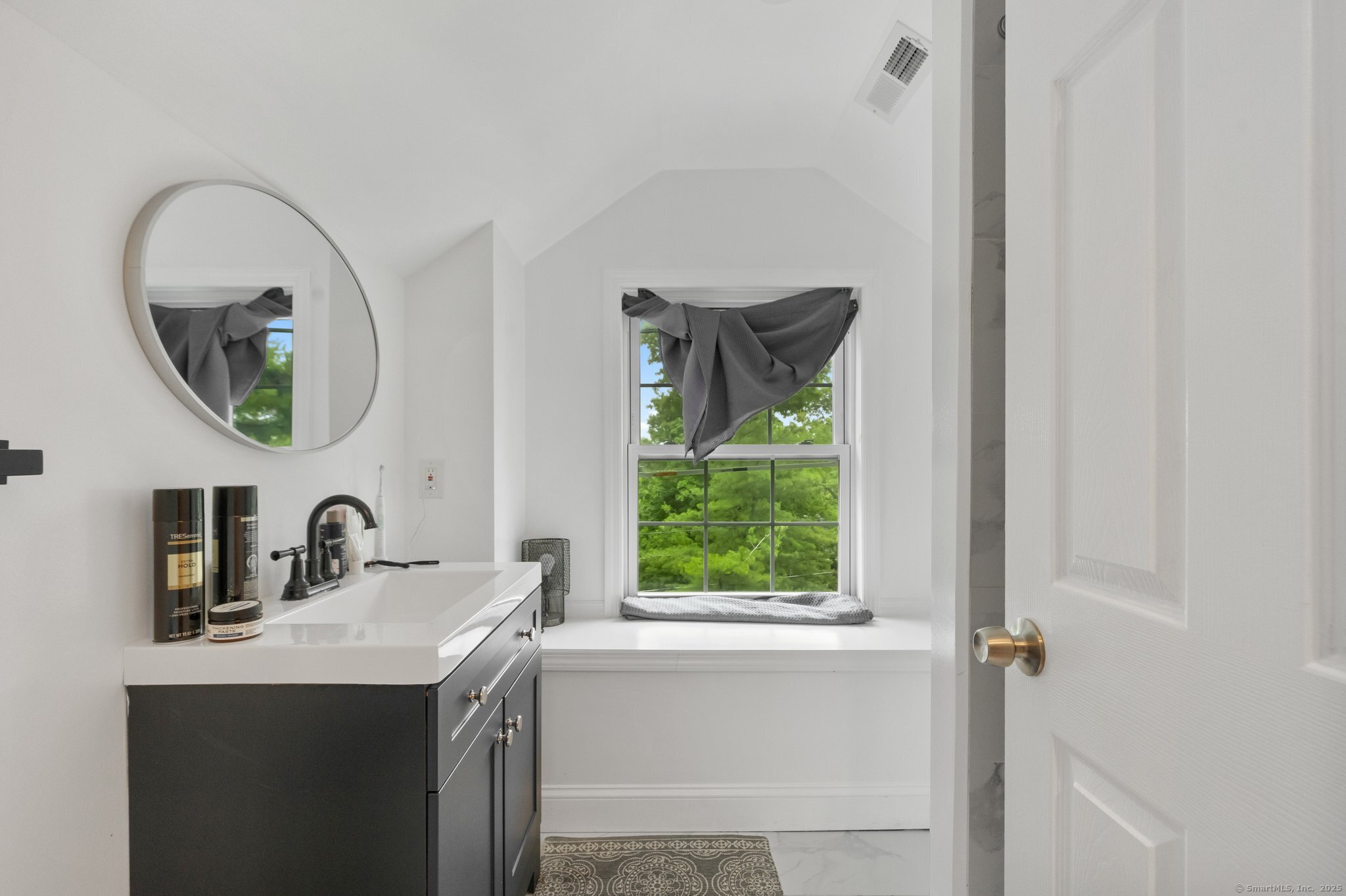 Stamford, Connecticut 06906, United States, 8 Bedrooms Bedrooms, ,9 BathroomsBathrooms,Residential,Active,226695