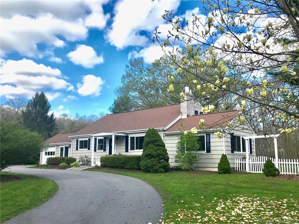 Rental Property at Flanders Road, Stonington, Connecticut - Bedrooms: 3 
Bathrooms: 2 
Rooms: 7  - $3,900 MO.