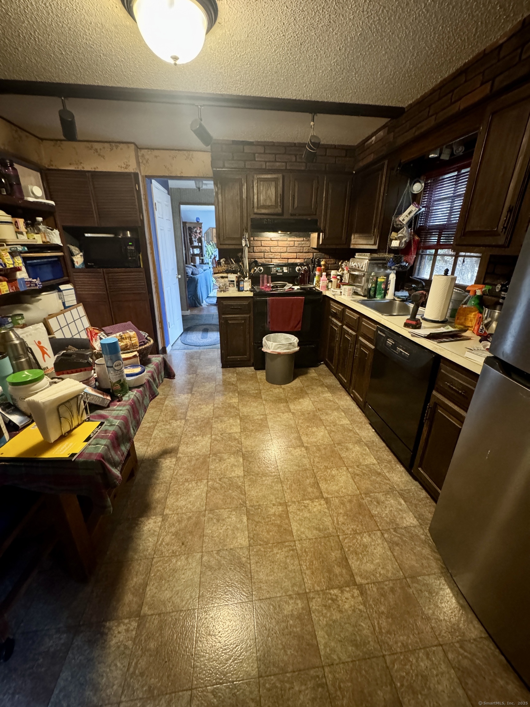 71 Guinevere Ridge, Cheshire, Connecticut image 4
