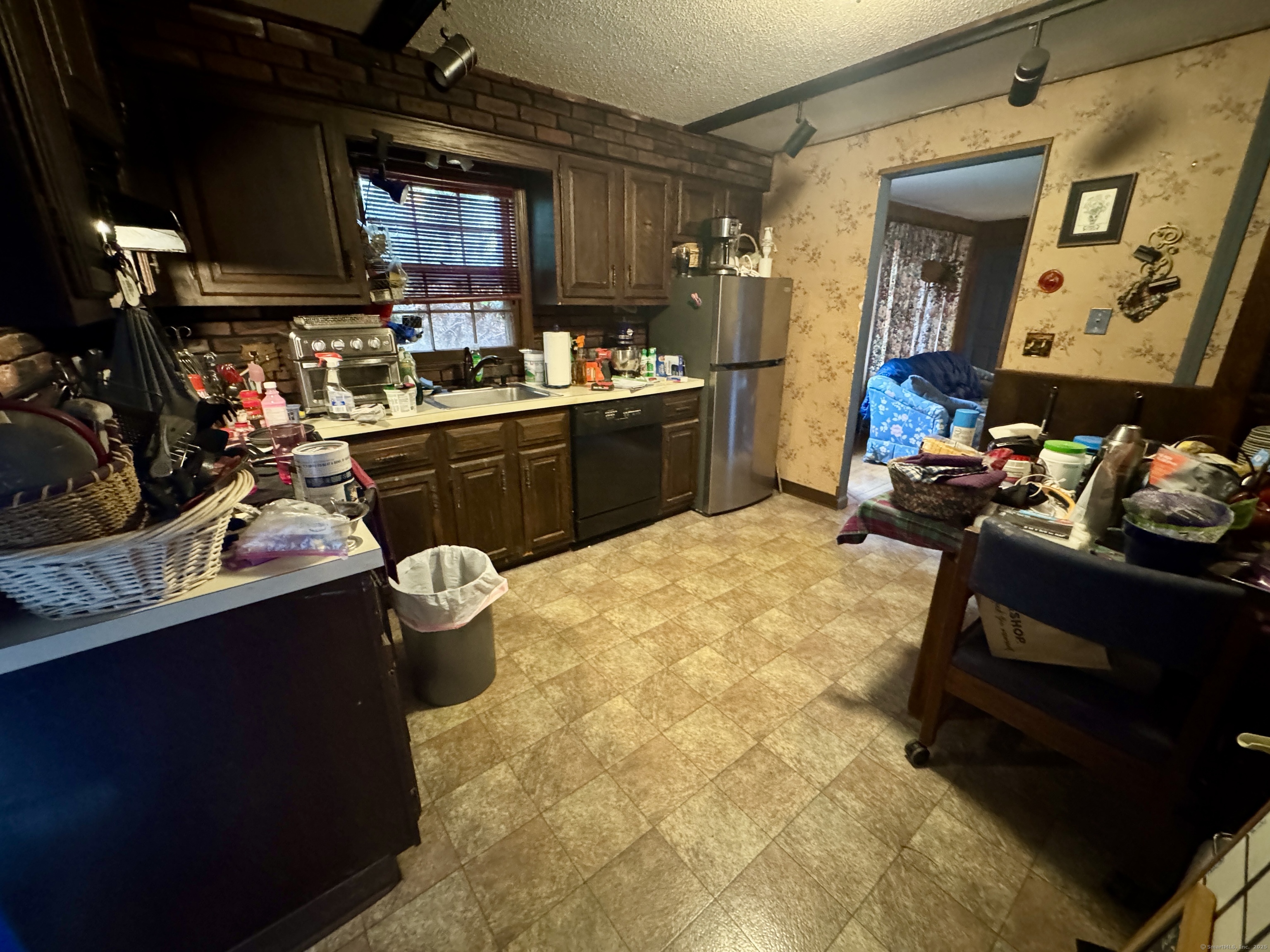 71 Guinevere Ridge, Cheshire, Connecticut image 3