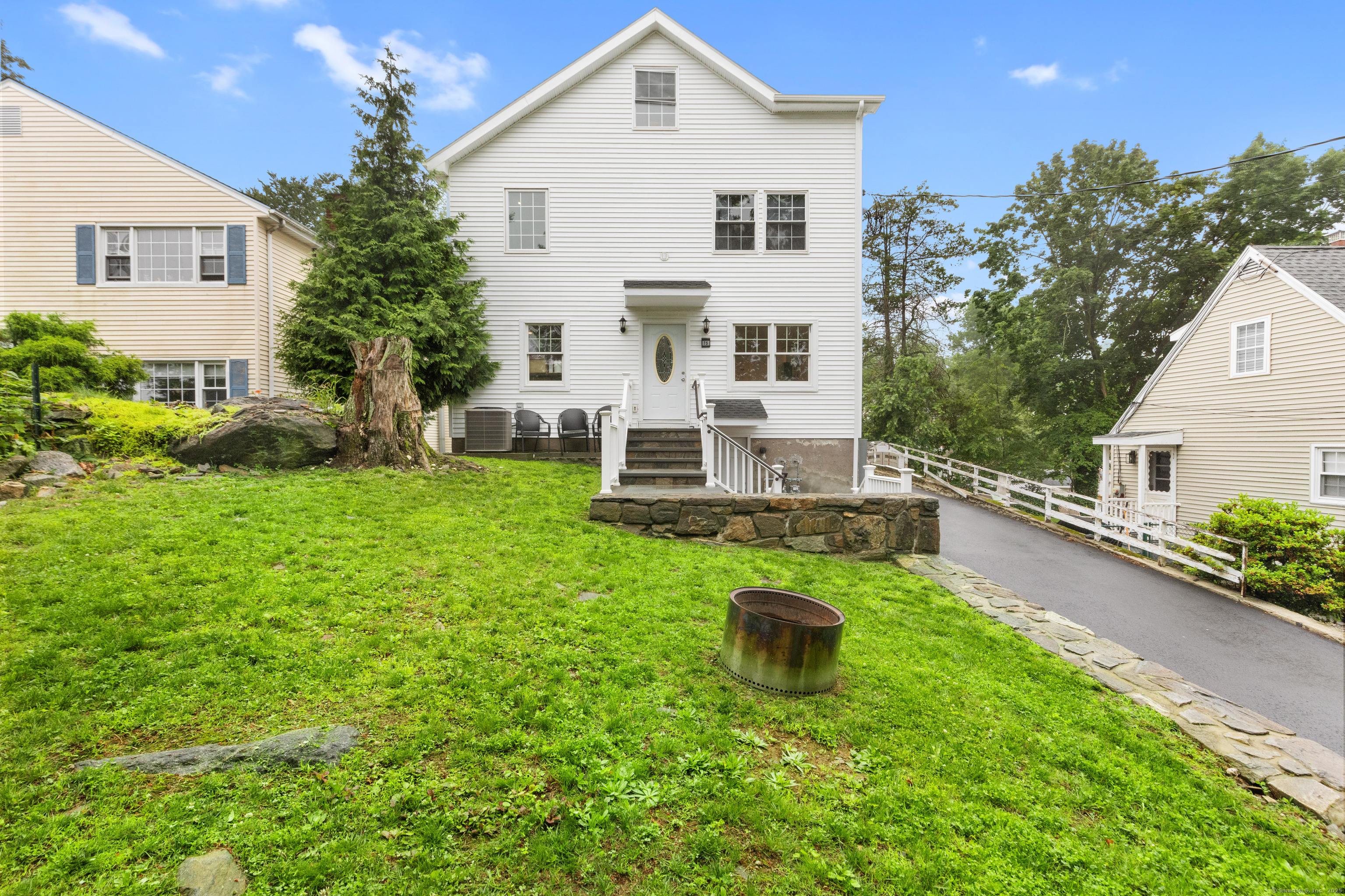 Stamford, Connecticut 06906, United States, 4 Bedrooms Bedrooms, ,4 BathroomsBathrooms,Residential,Active,156759