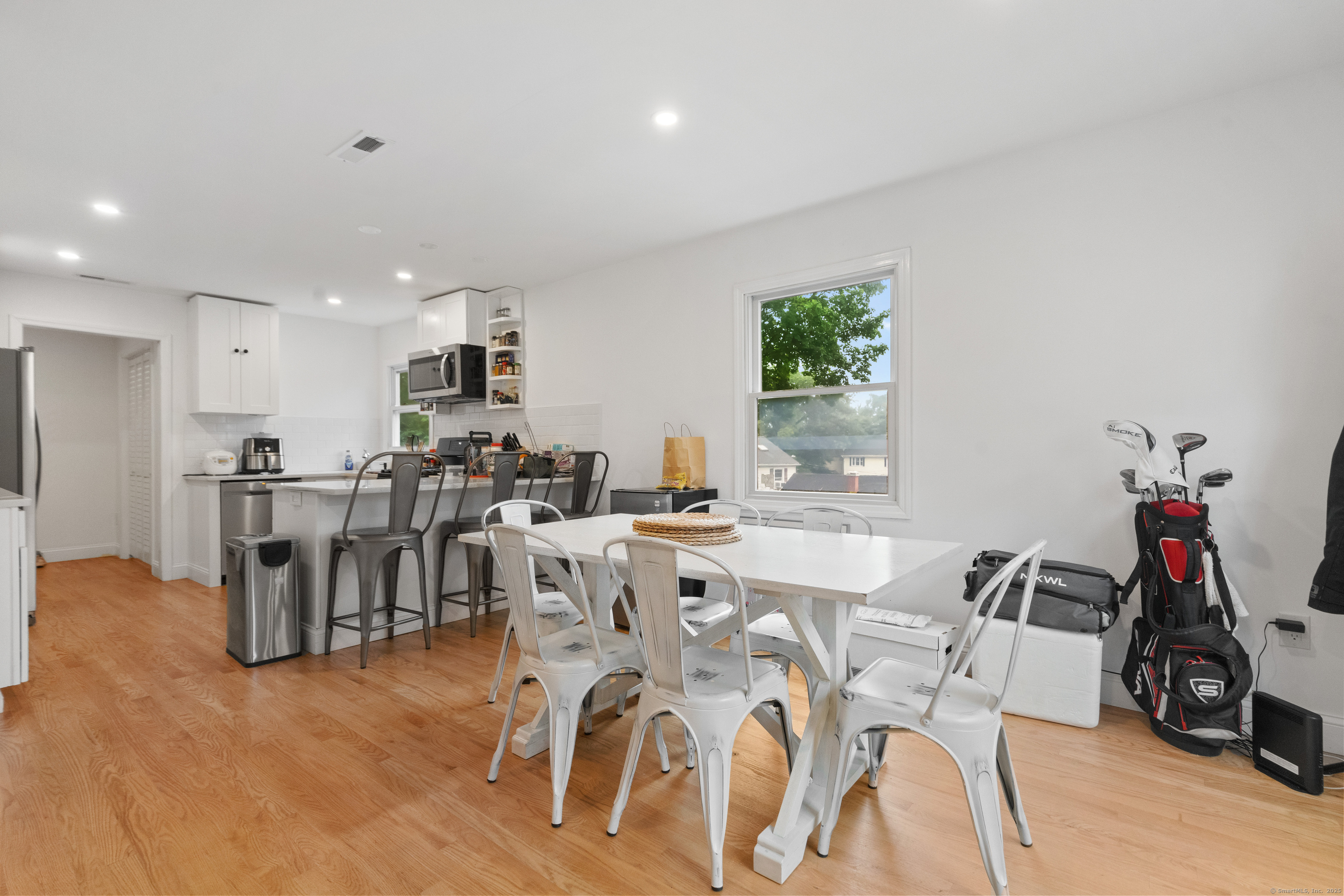 Stamford, Connecticut 06906, United States, 4 Bedrooms Bedrooms, ,4 BathroomsBathrooms,Residential,Active,156759