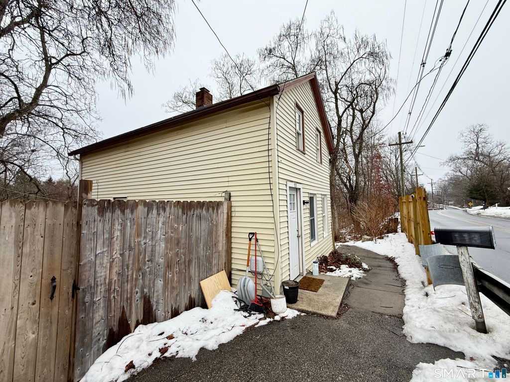 Photo of 113 Otrobando Avenue, Norwich, CT 06360 (MLS # 24147634)