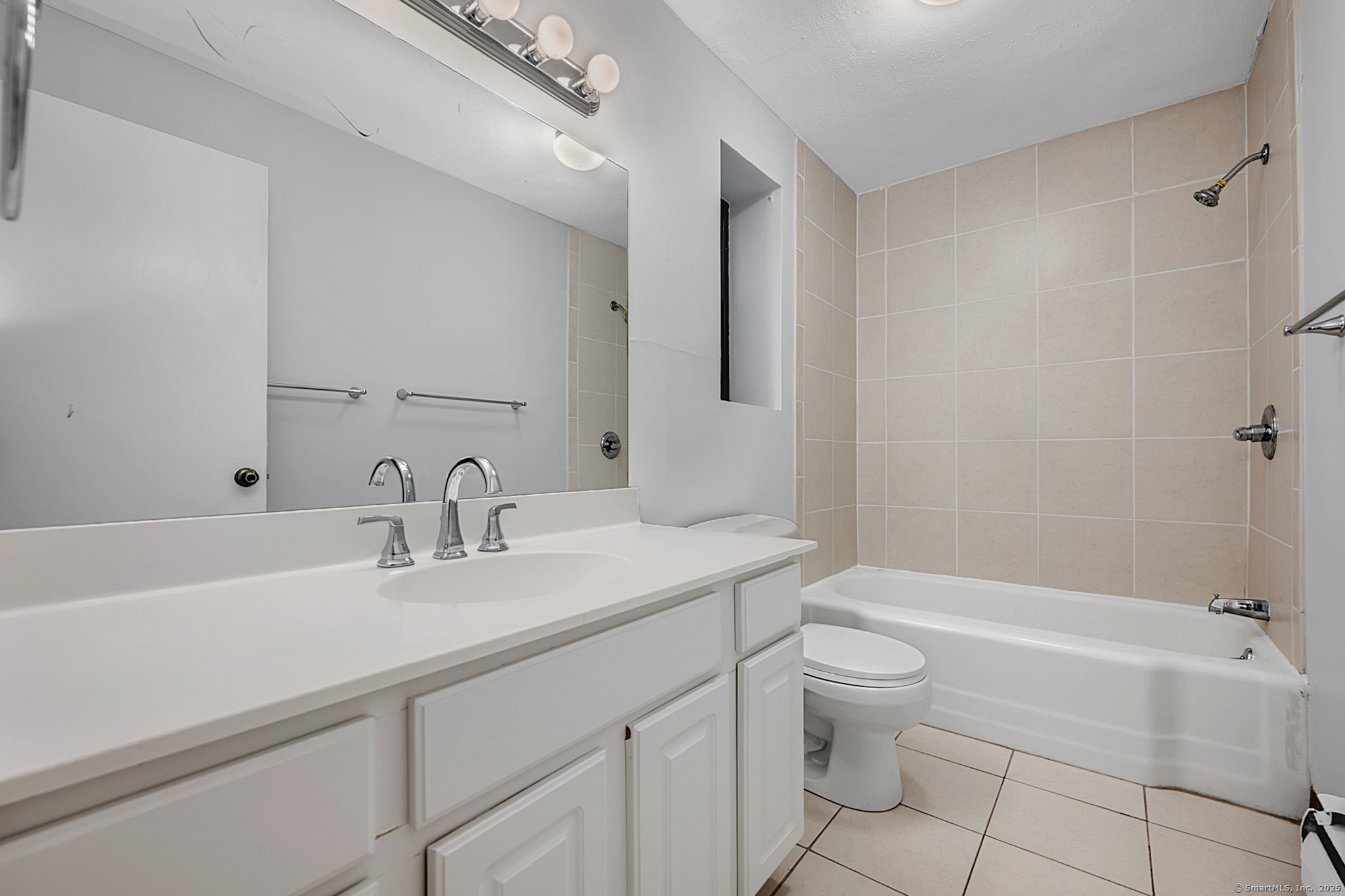 West Hartford, Connecticut 06119, United States, 2 Bedrooms Bedrooms, ,2 BathroomsBathrooms,Residential,Active,239137