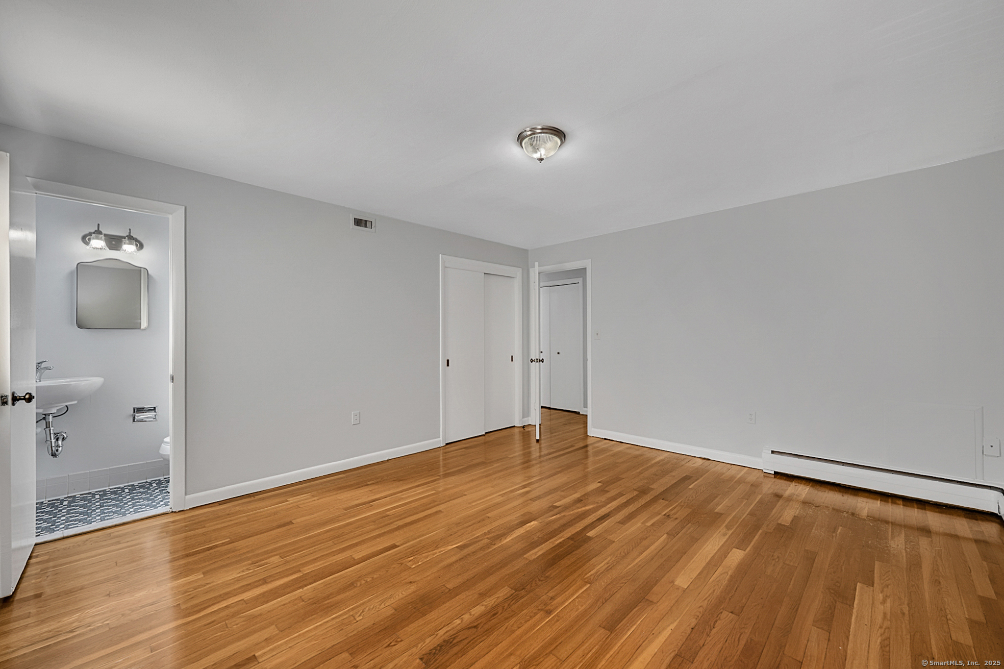 West Hartford, Connecticut 06119, United States, 2 Bedrooms Bedrooms, ,2 BathroomsBathrooms,Residential,Active,239137