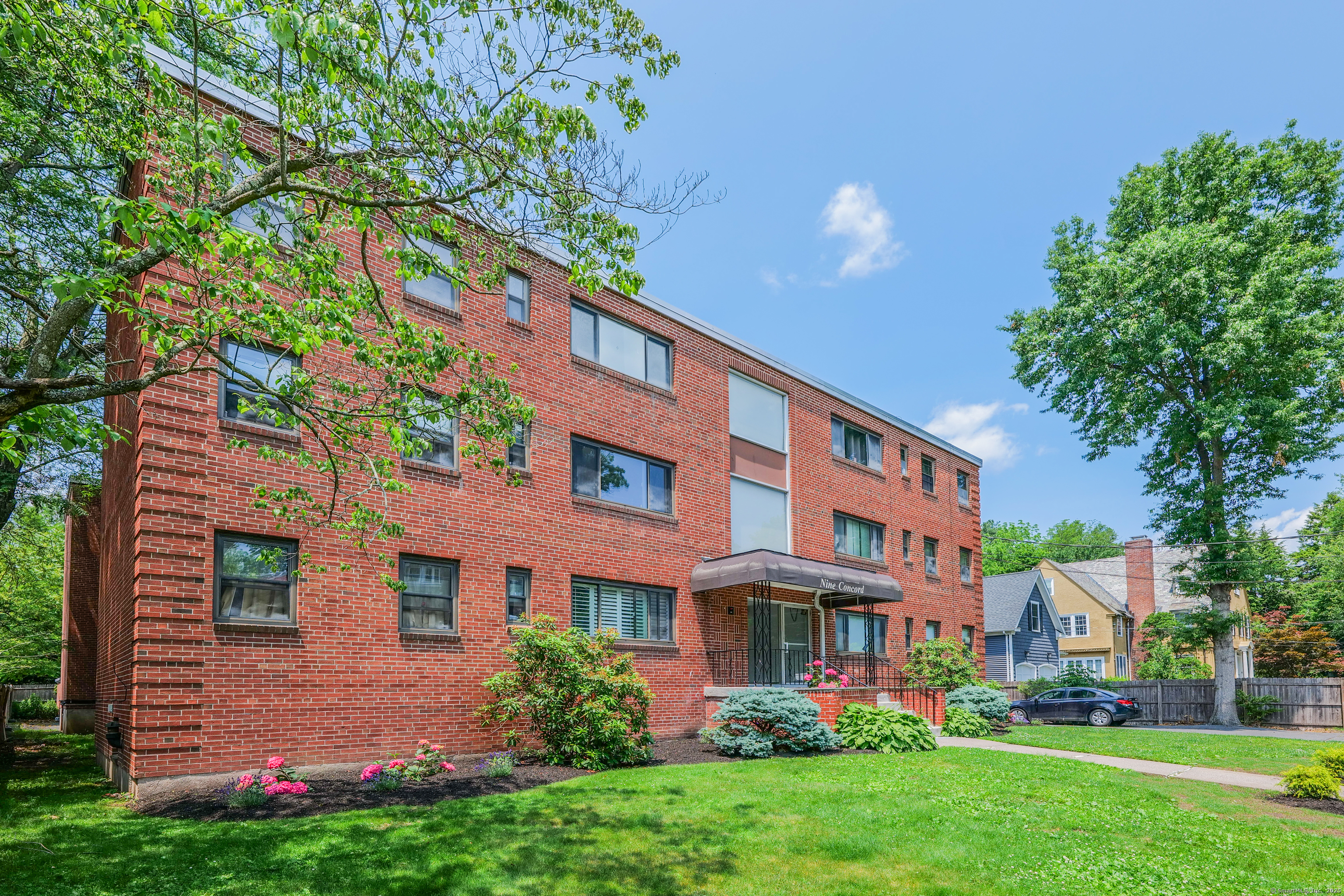 West Hartford, Connecticut 06119, United States, 2 Bedrooms Bedrooms, ,2 BathroomsBathrooms,Residential,Active,239137