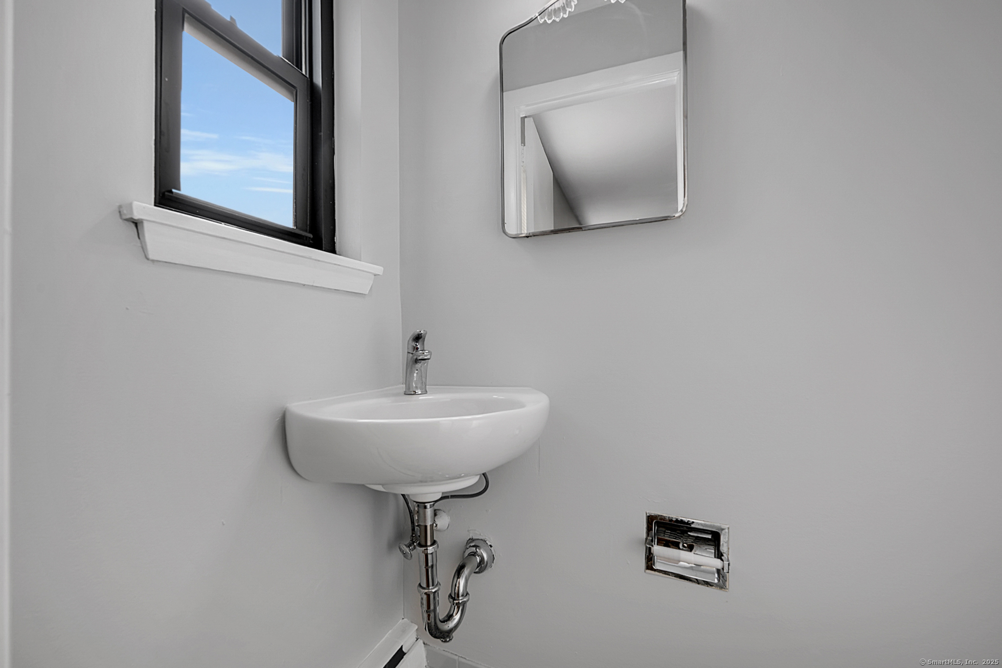 West Hartford, Connecticut 06119, United States, 2 Bedrooms Bedrooms, ,2 BathroomsBathrooms,Residential,Active,239137