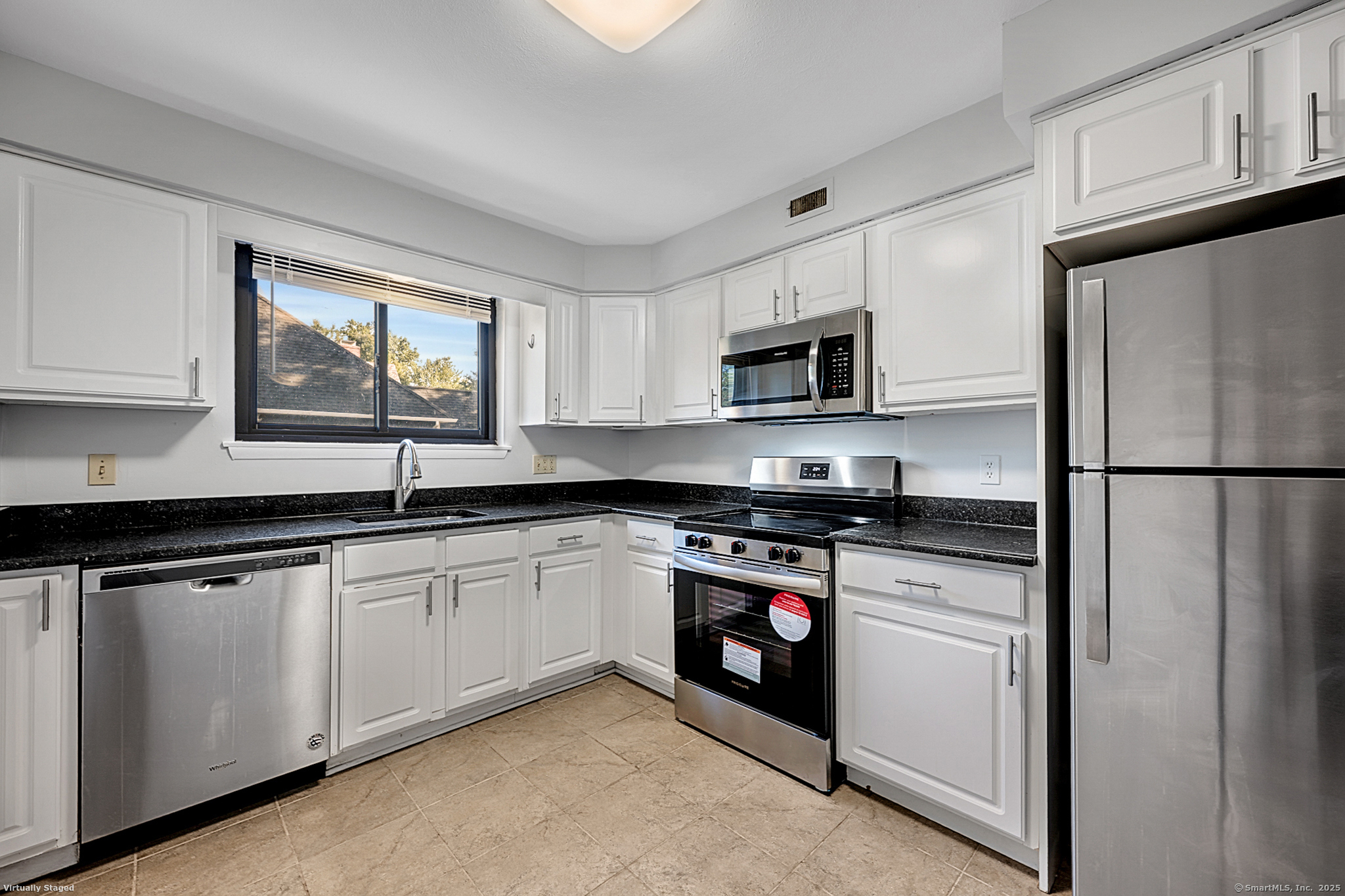 West Hartford, Connecticut 06119, United States, 2 Bedrooms Bedrooms, ,2 BathroomsBathrooms,Residential,Active,239137