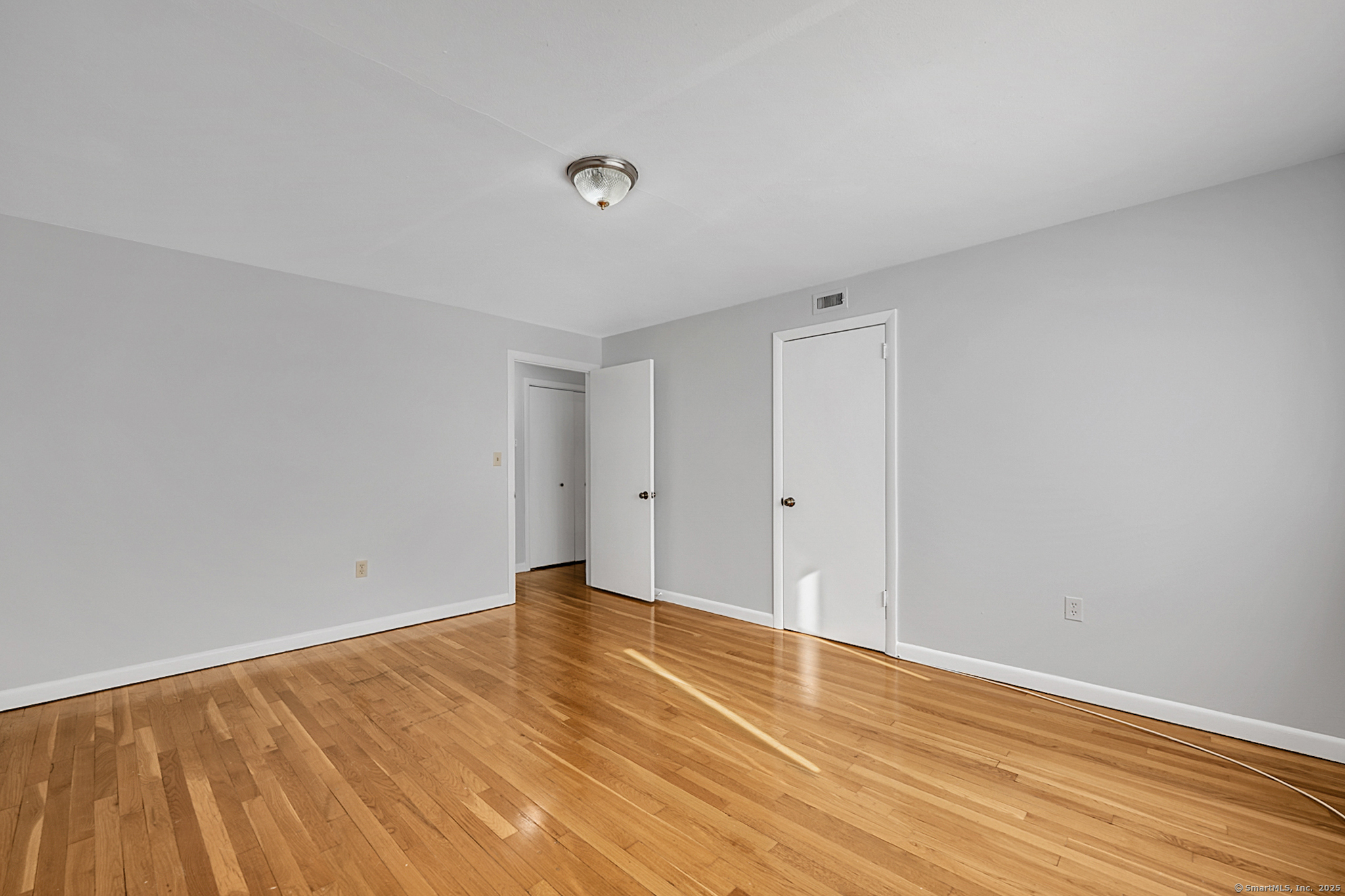 West Hartford, Connecticut 06119, United States, 2 Bedrooms Bedrooms, ,2 BathroomsBathrooms,Residential,Active,239137