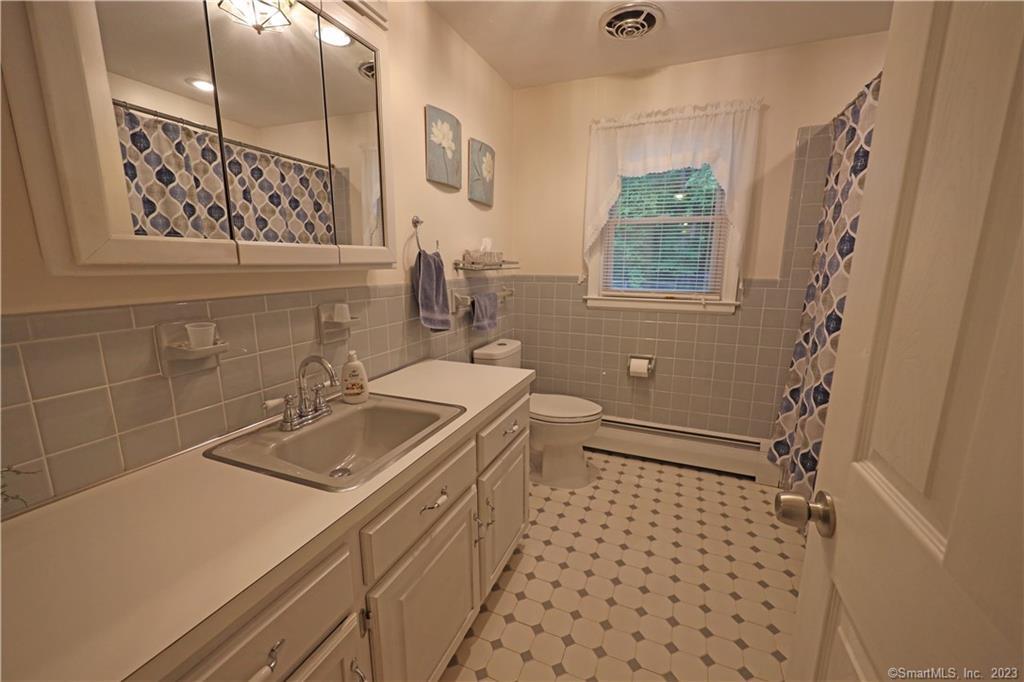 Photo 19 of 23 of 985 Meriden Avenue house