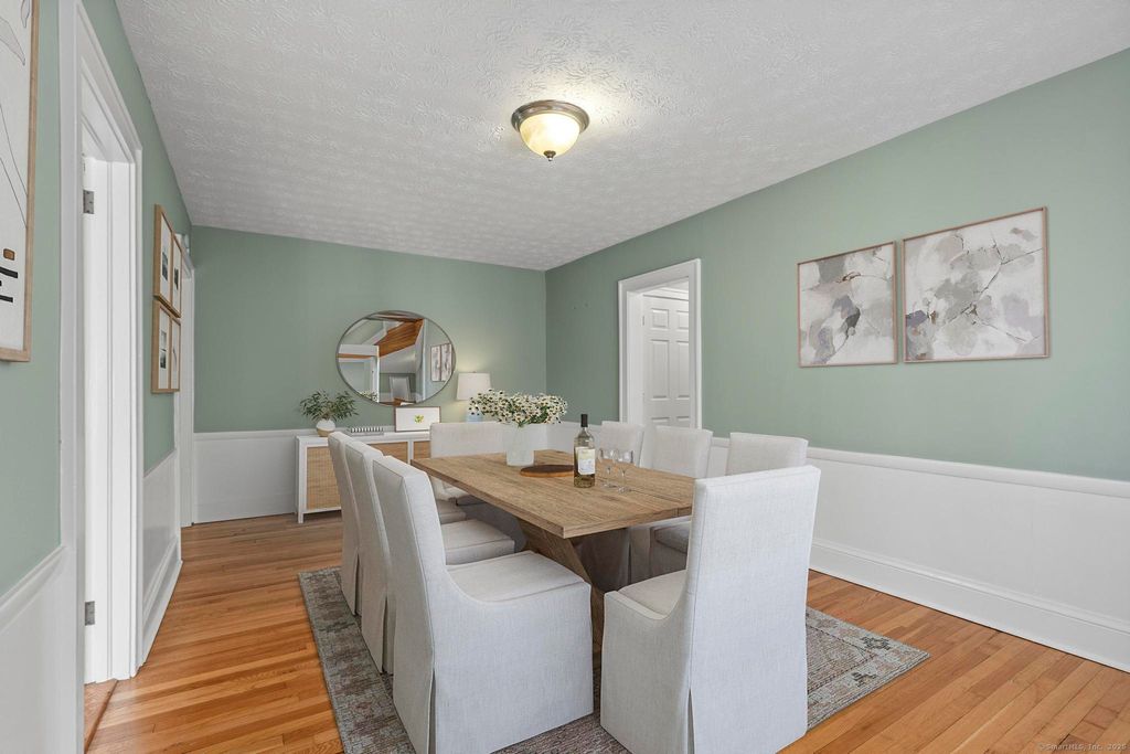 Photo of 26 Robin Road #APT 3, West Hartford, CT 06119 (MLS # 24132651)