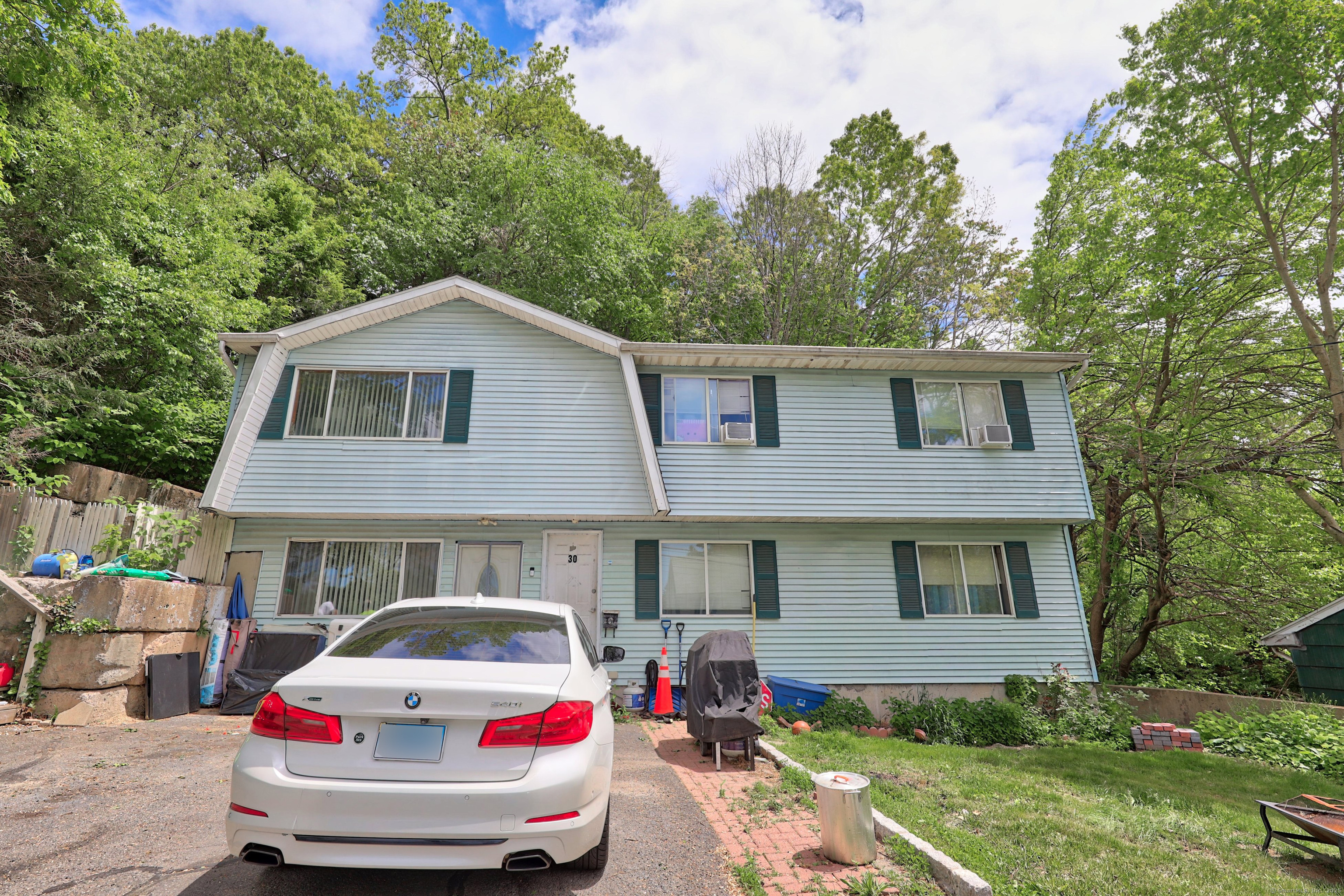 Property for Sale at Oldham Avenue, Waterbury, Connecticut - Bedrooms: 6 
Bathrooms: 2 
Rooms: 10  - $360,000