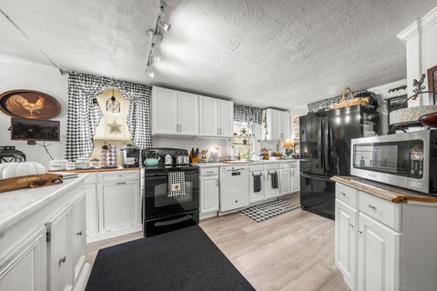 Tiny photo for 9 Tunxis Place, Simsbury, CT 06081 (MLS # 24136976)