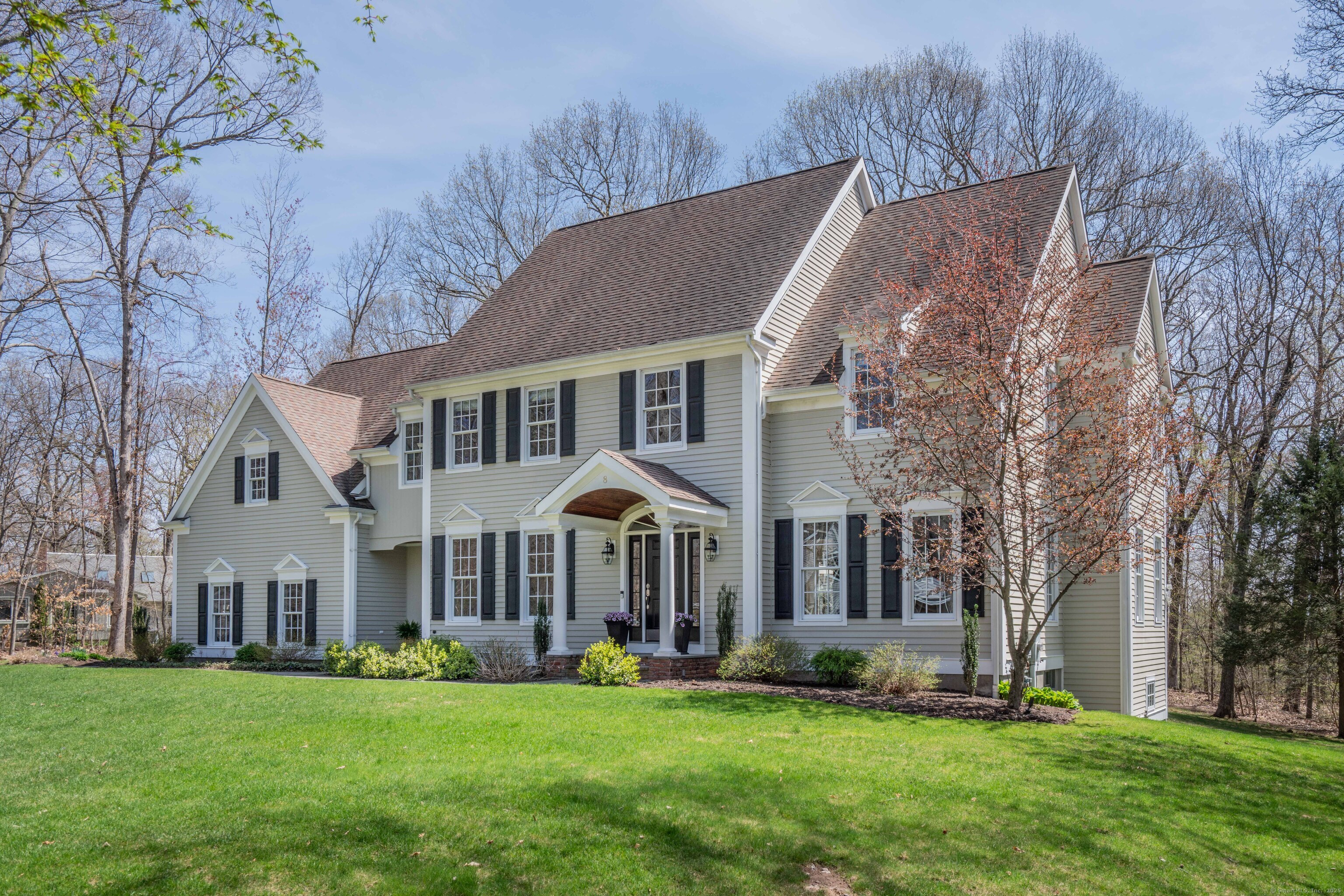 Asbury Holow Hollow, Farmington, Connecticut - 5 Bedrooms  
4 Bathrooms  
10 Rooms - 