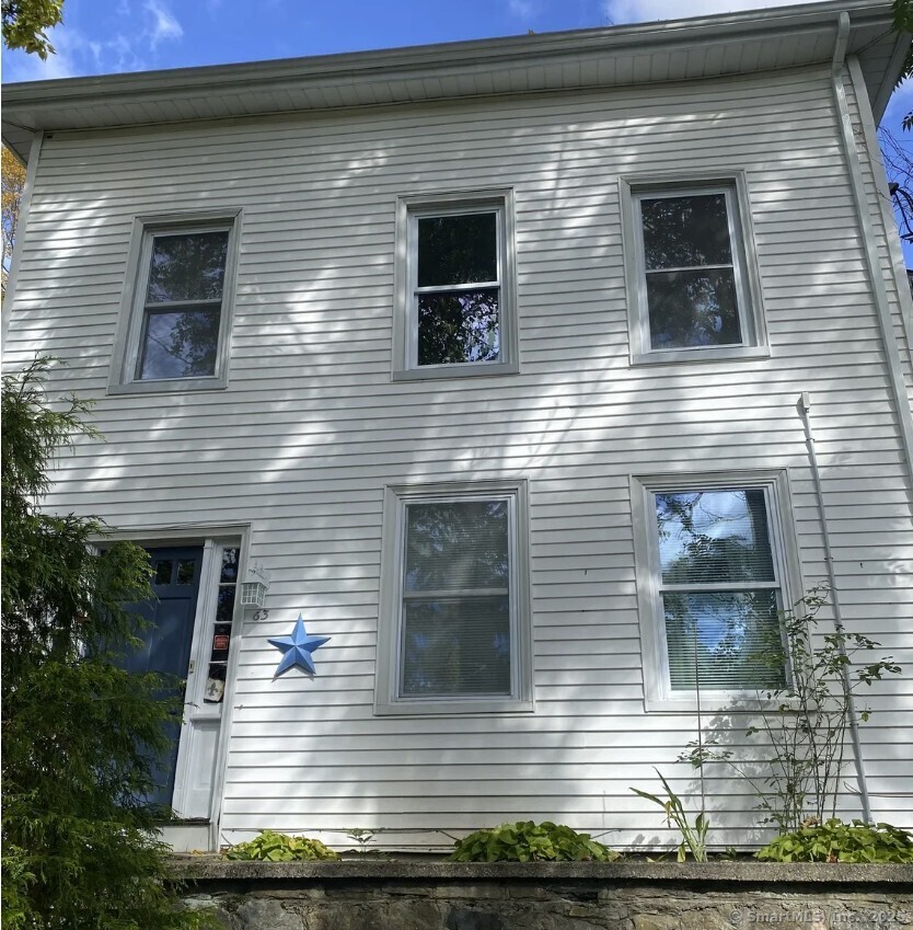 Greenwood Avenue 2E, Bethel, Connecticut - 2 Bedrooms  
1 Bathrooms  
5 Rooms - 