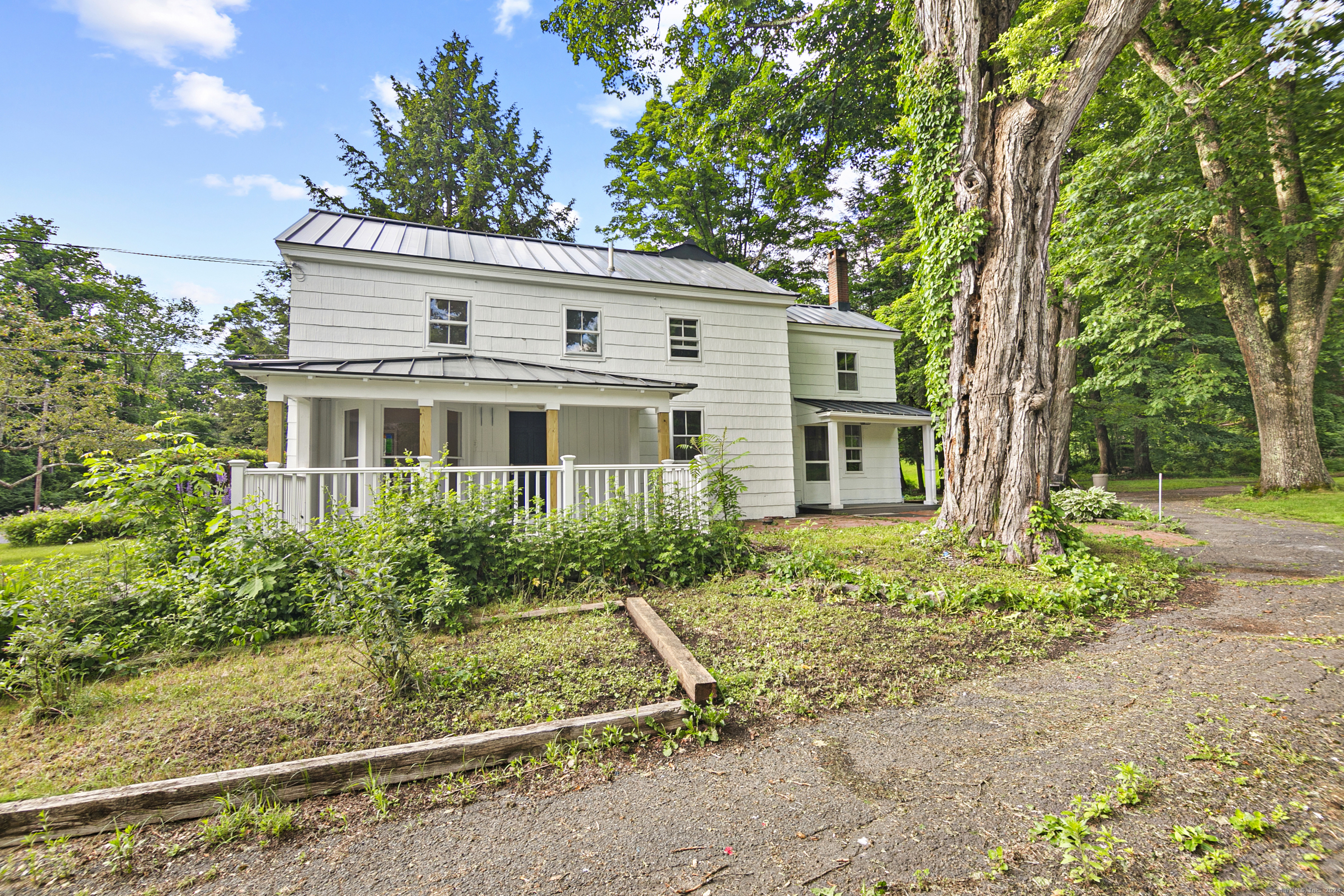 424 East River Road