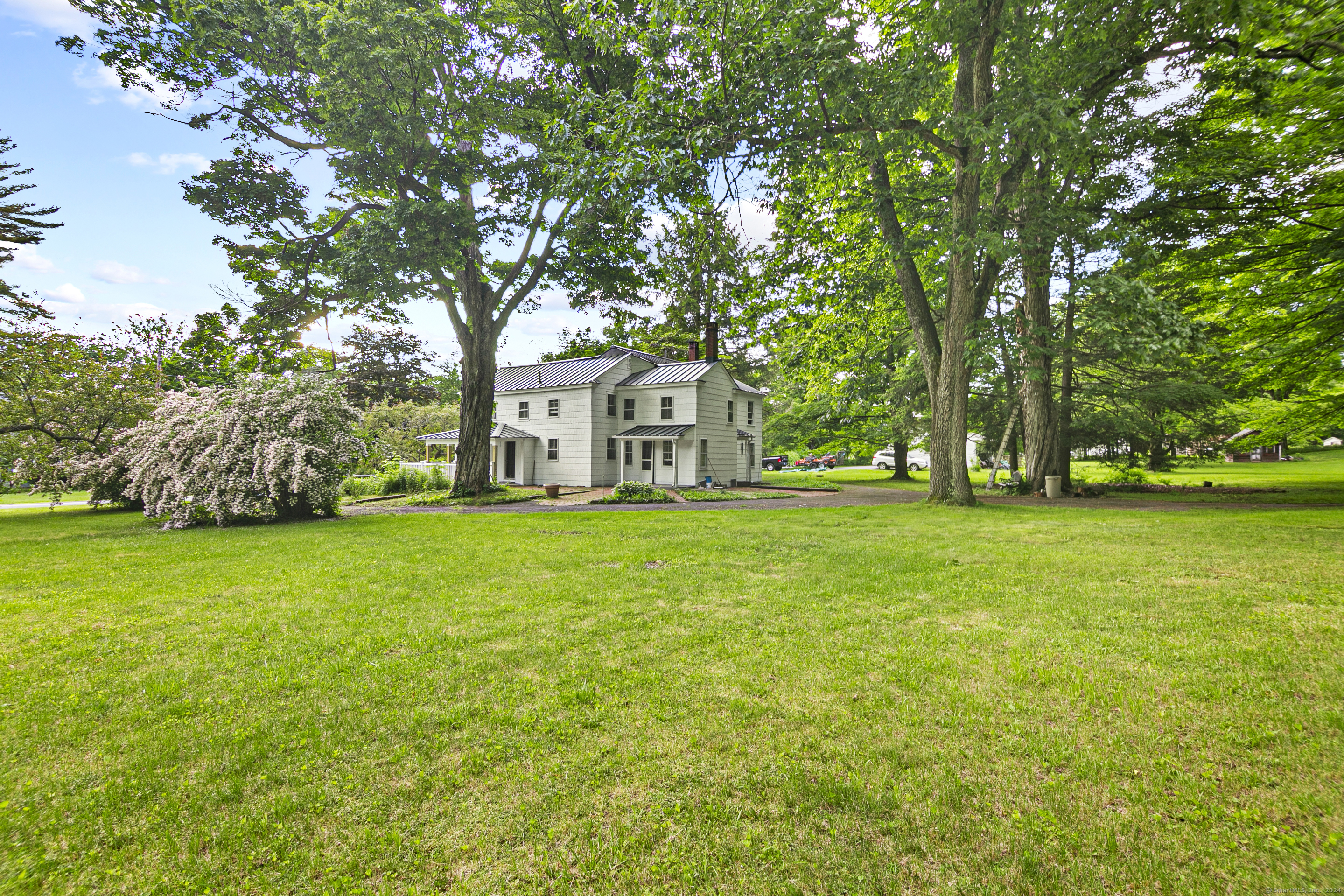 424 East River Road