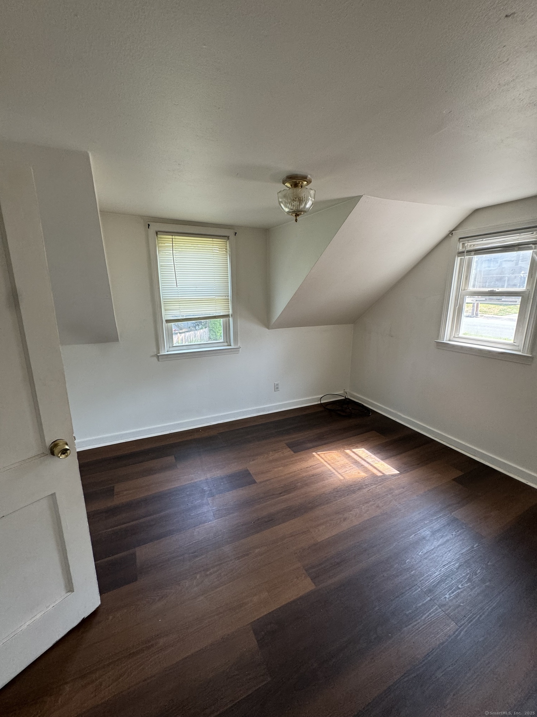 Manchester, Connecticut 06042, United States, 2 Bedrooms Bedrooms, ,1 BathroomBathrooms,Residential,Active,178338