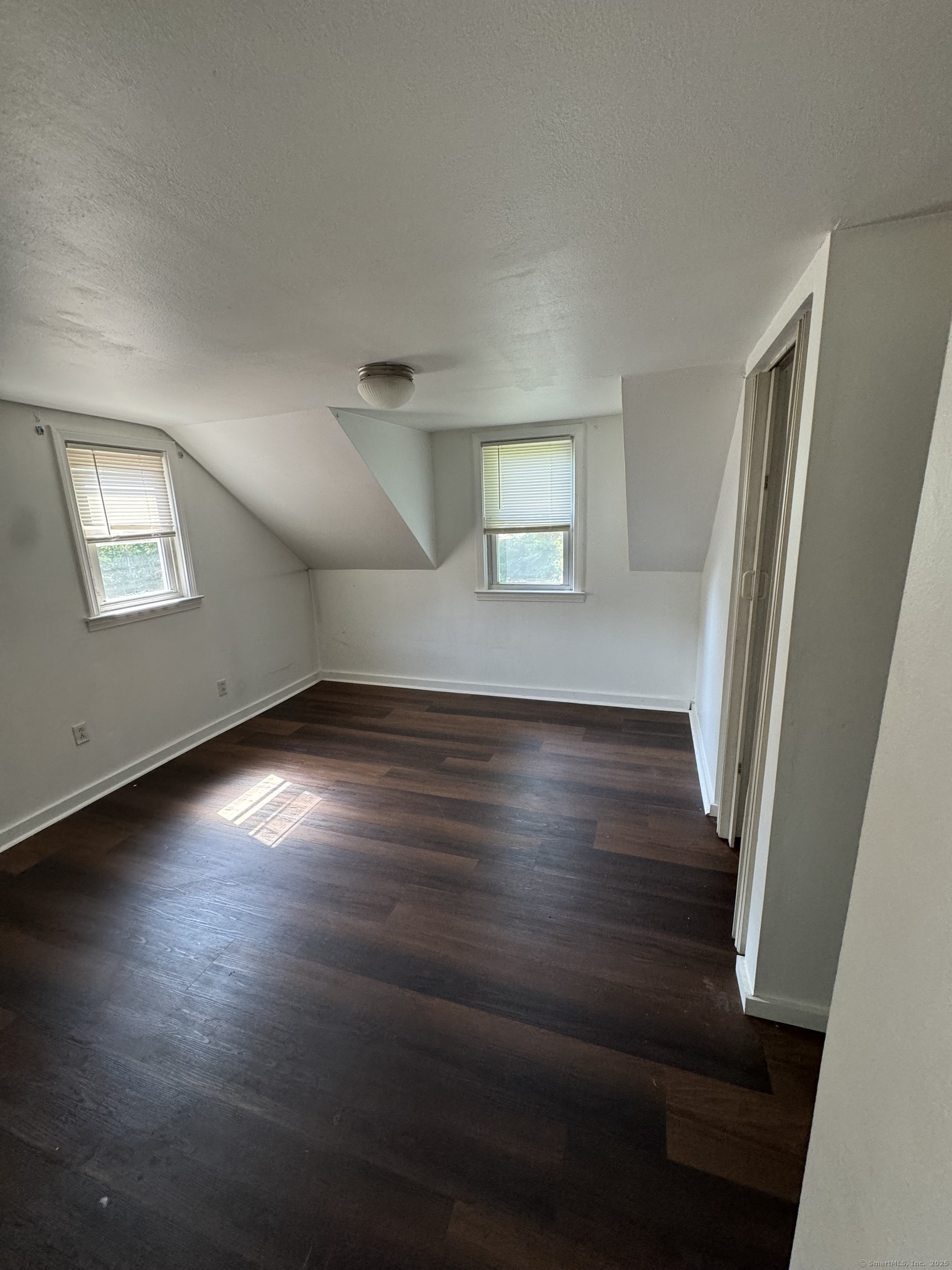 Manchester, Connecticut 06042, United States, 2 Bedrooms Bedrooms, ,1 BathroomBathrooms,Residential,Active,178338