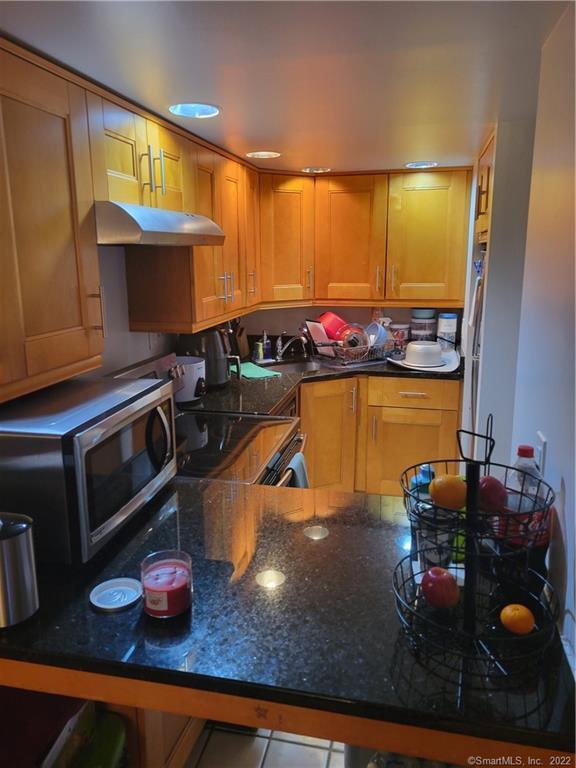 Stamford, Connecticut 06902, United States, 2 Bedrooms Bedrooms, ,2 BathroomsBathrooms,Residential,Active,238672