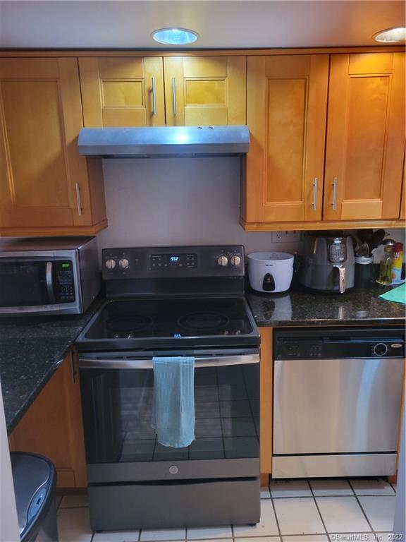 Stamford, Connecticut 06902, United States, 2 Bedrooms Bedrooms, ,2 BathroomsBathrooms,Residential,Active,238672