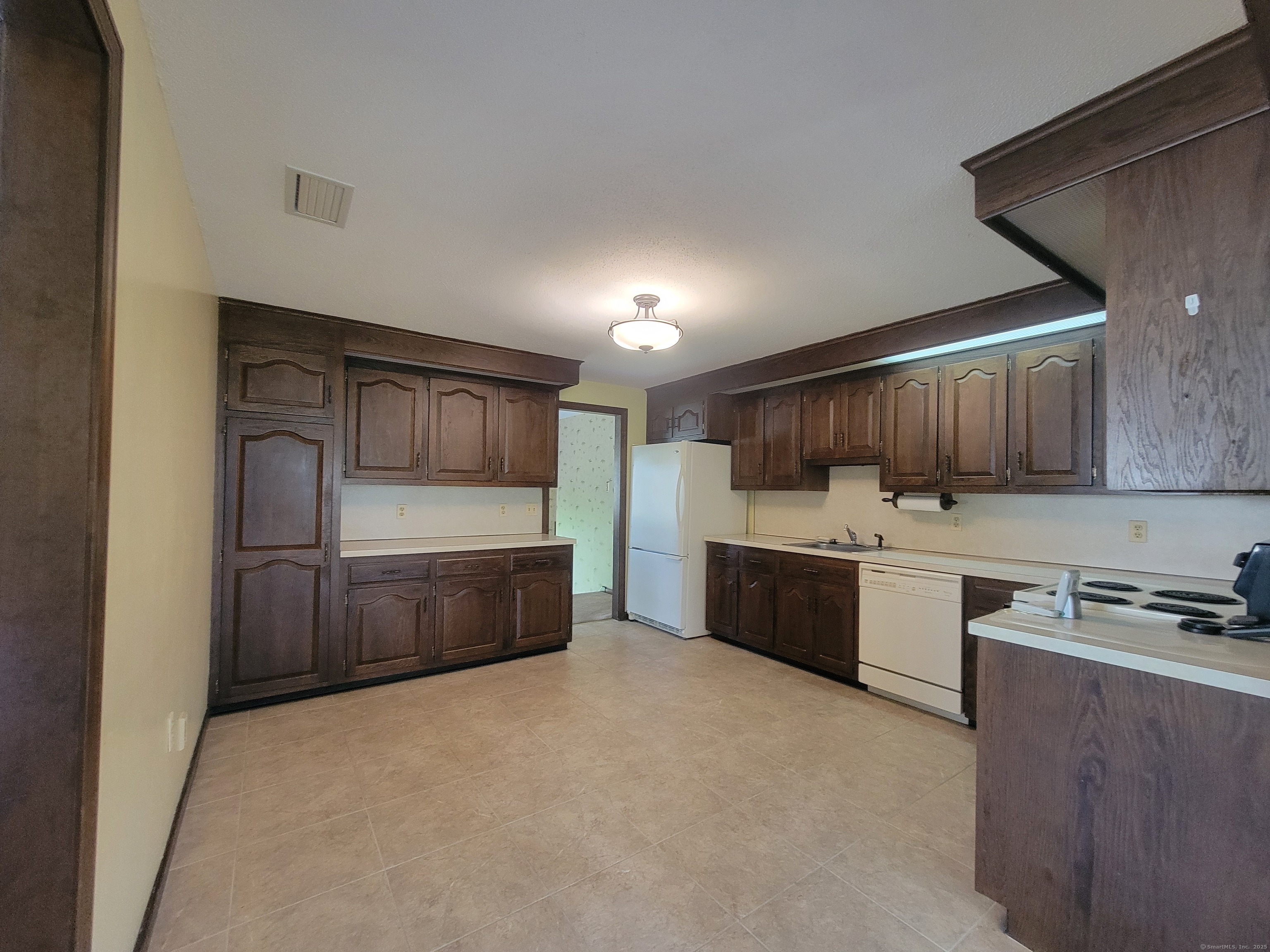 19 Pioneer Drive, Windsor, Connecticut image 17