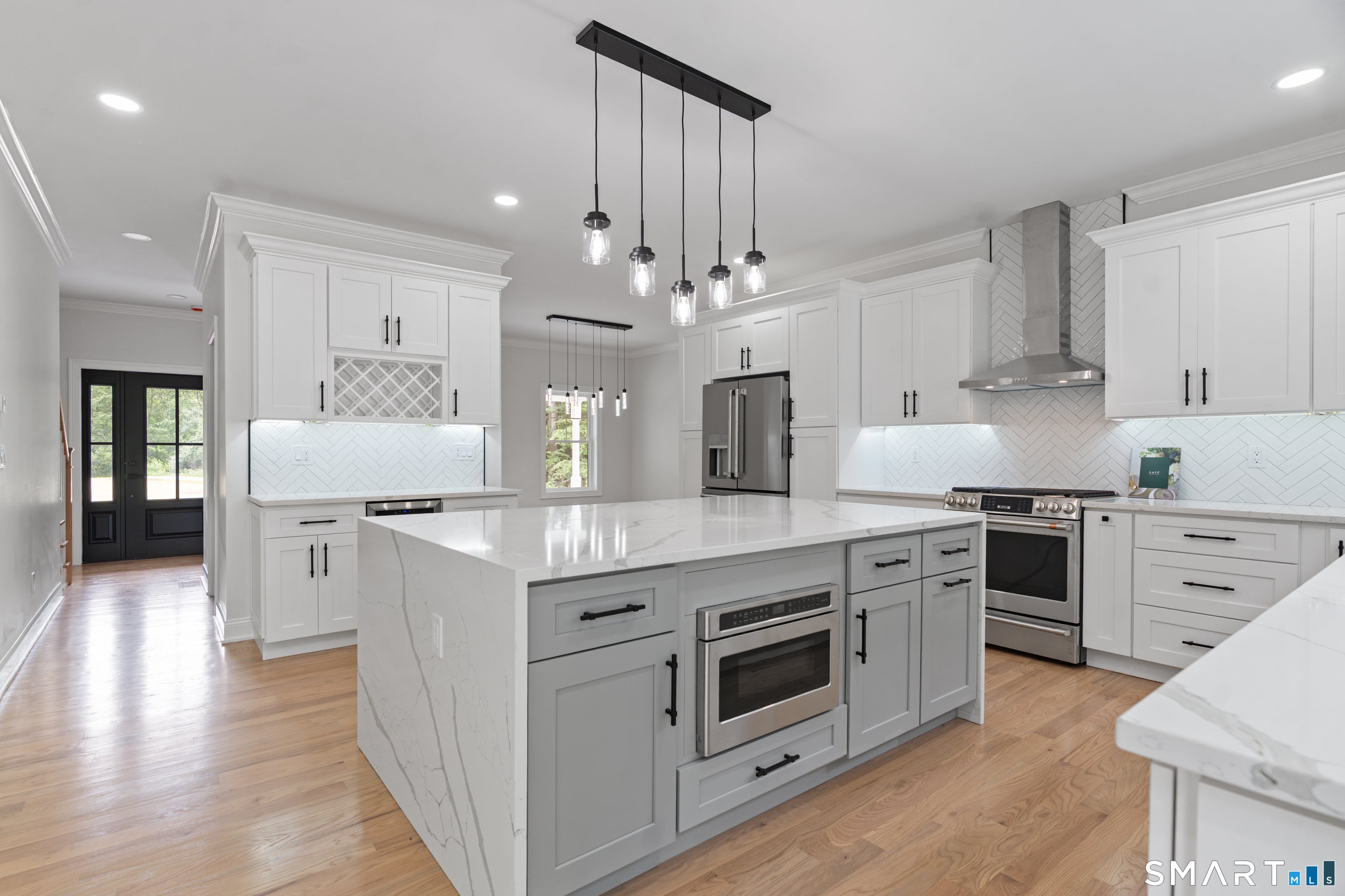 450 Bluff View Drive