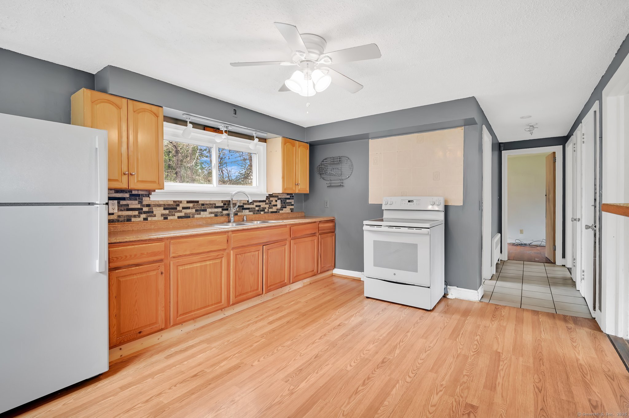 141 Tunxis Avenue, Bloomfield, Connecticut image 3