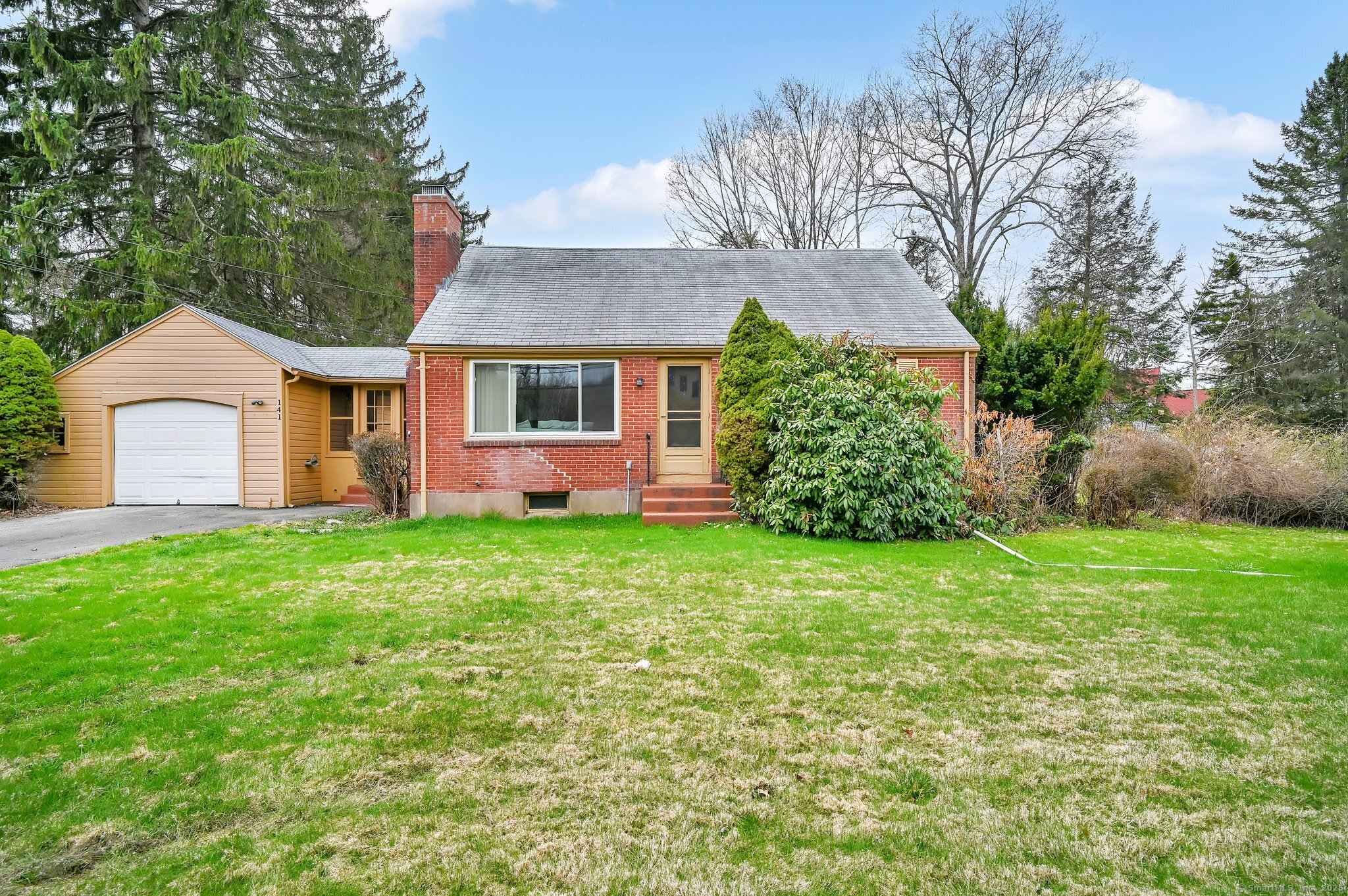 Property for Sale at Tunxis Avenue, Bloomfield, Connecticut - Bedrooms: 3 
Bathrooms: 2 
Rooms: 6  - $210,000
