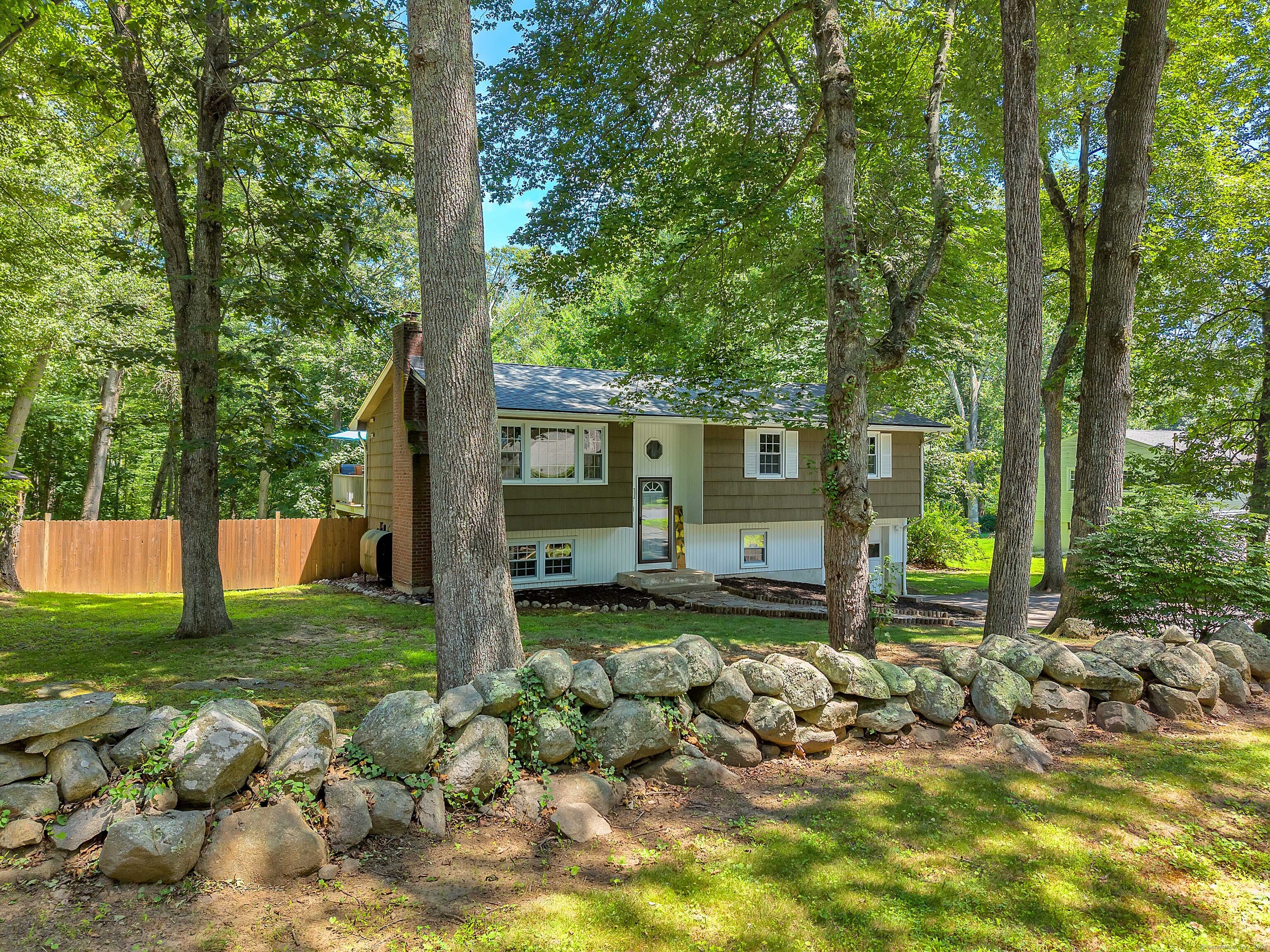 8 Oakwood Drive