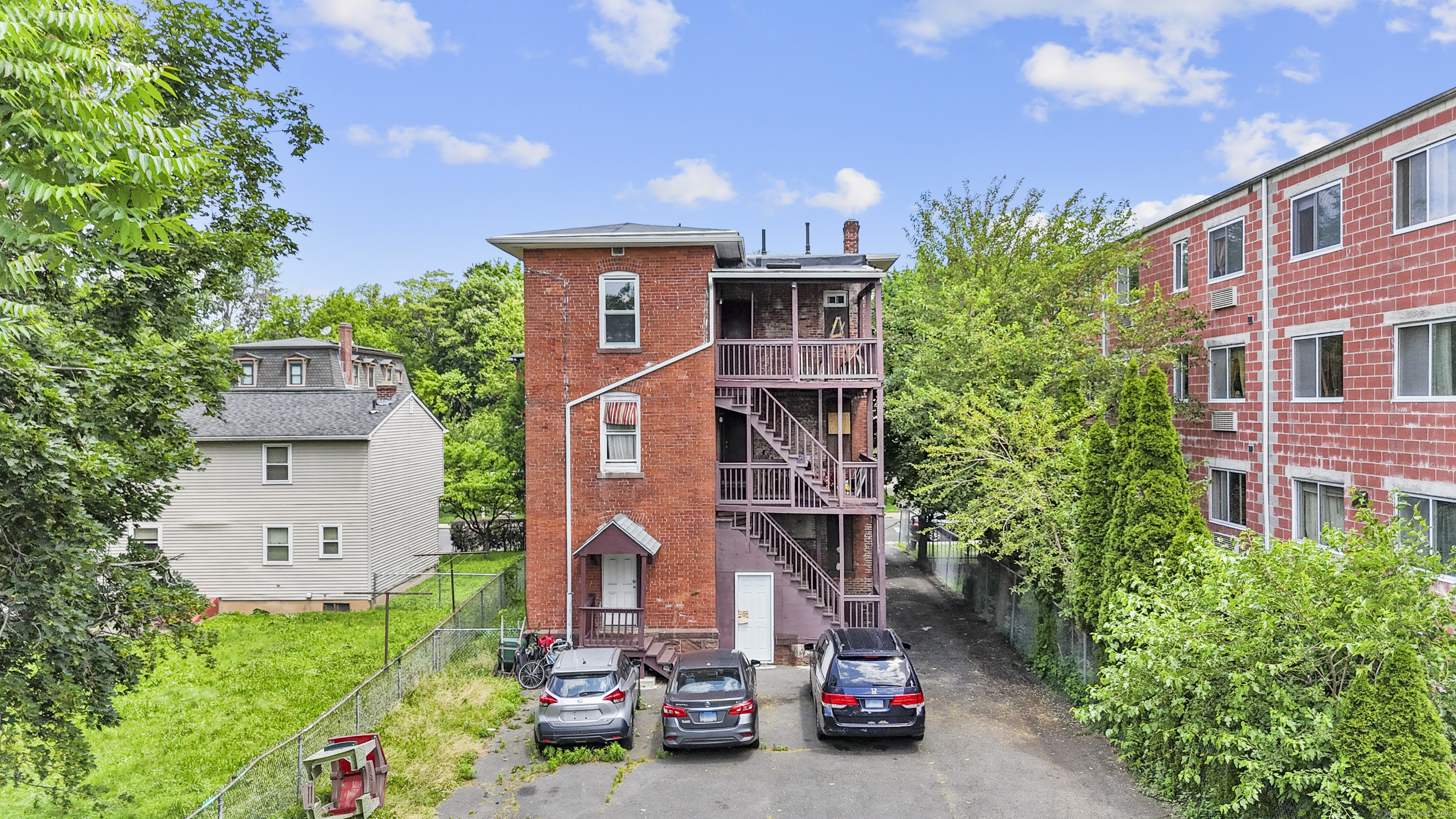 Hartford, Connecticut 06120, United States, 5 Bedrooms Bedrooms, ,2 BathroomsBathrooms,Residential,Active,157063