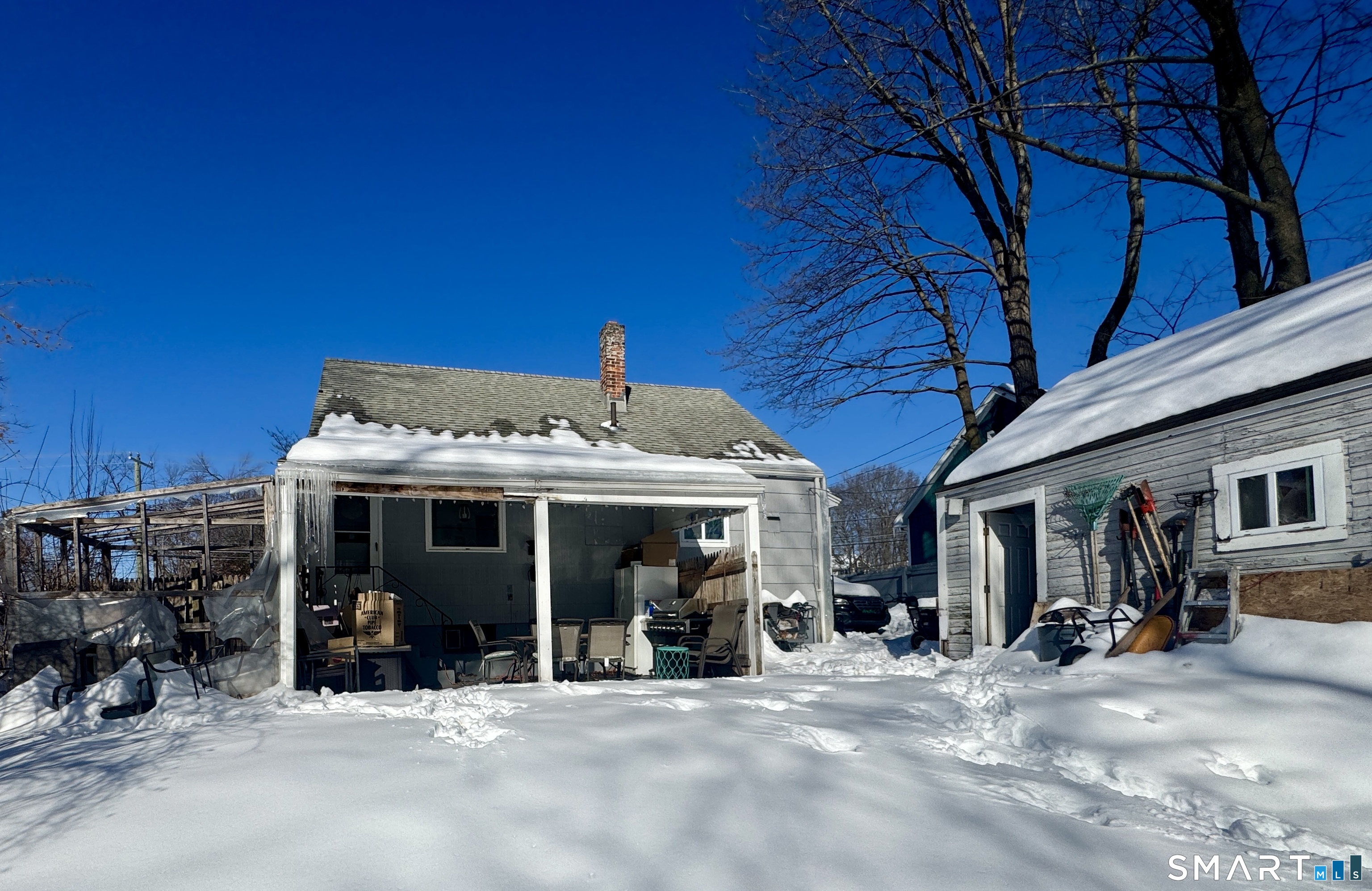 84 Middle Turnpike West