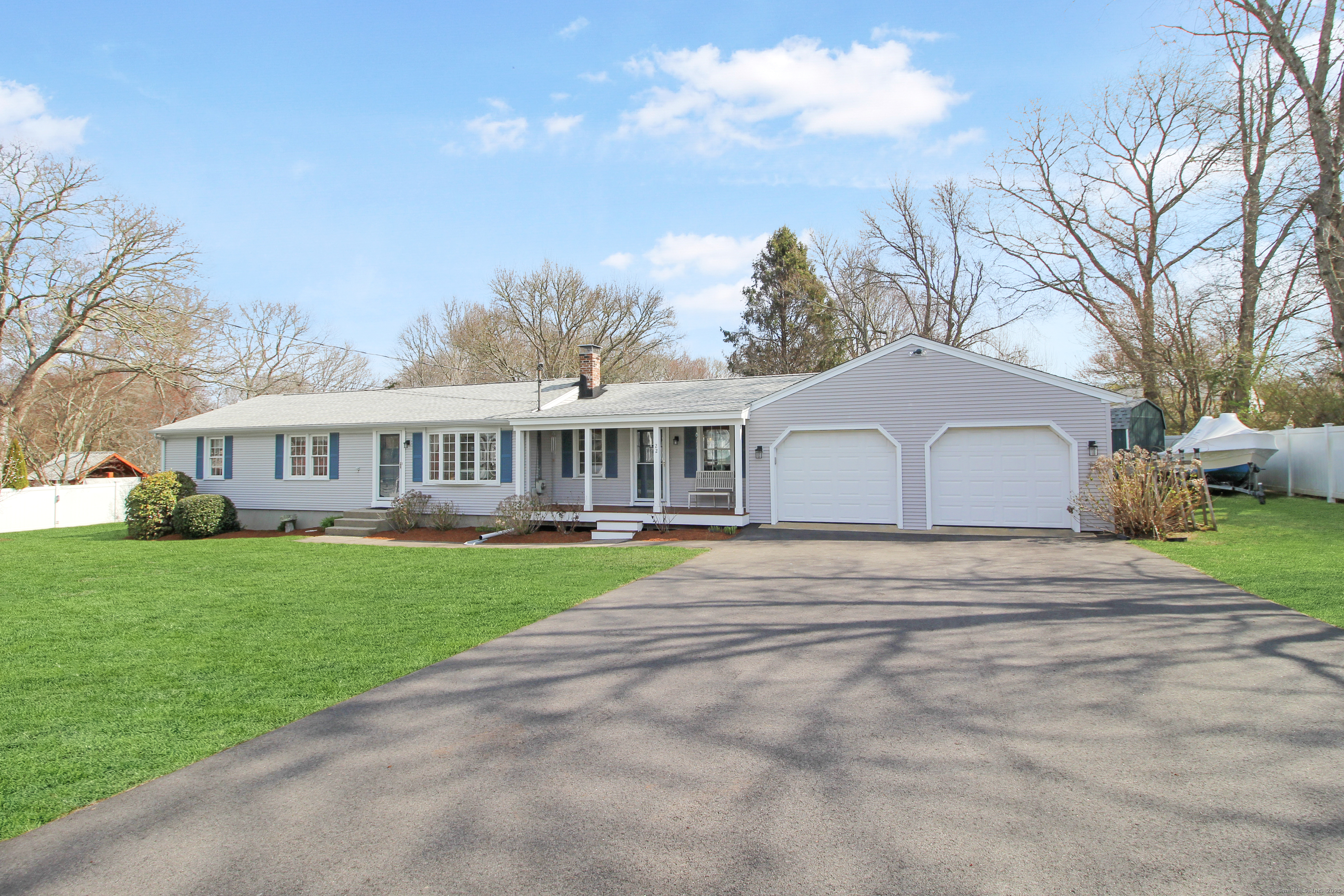 Green Avenue, Stonington, Connecticut - 3 Bedrooms  
2 Bathrooms  
6 Rooms - 