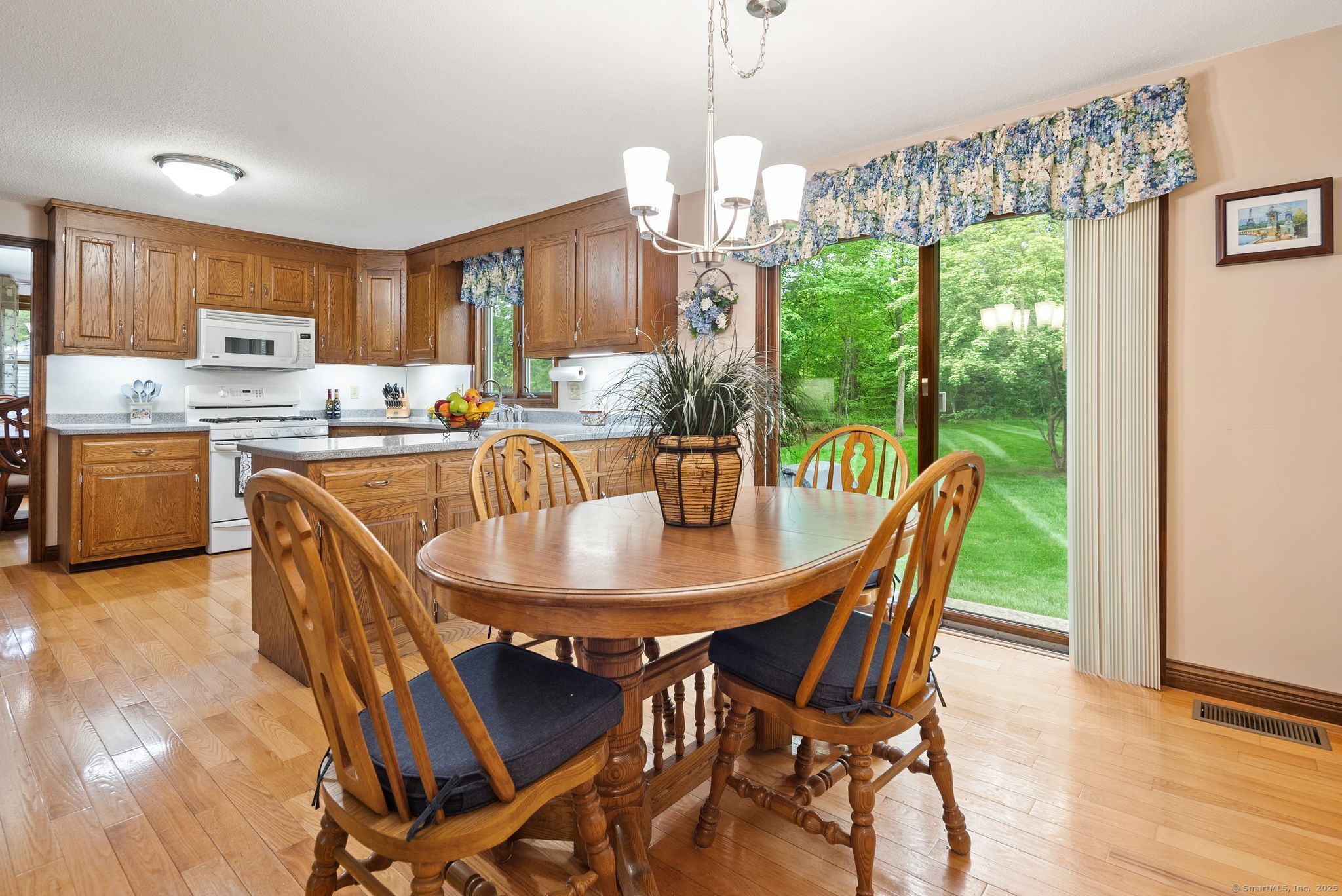 132 Royal Oak Drive, Southington, Connecticut image 8