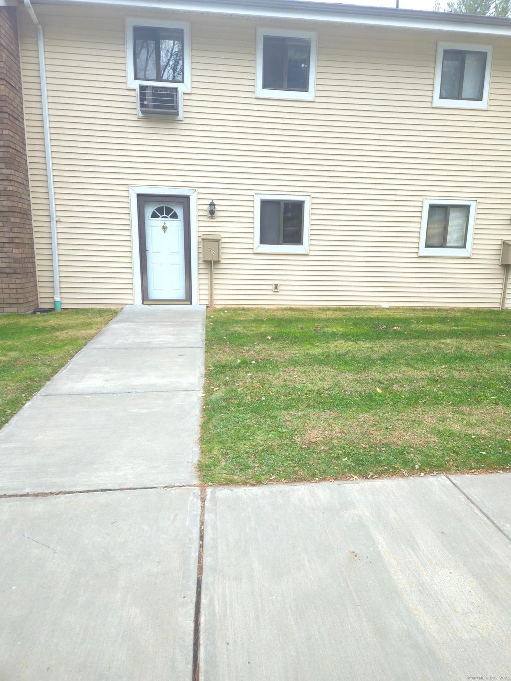 Photo of 38 Sutton Place #38, Bloomfield, CT 06002 (MLS # 24142723)