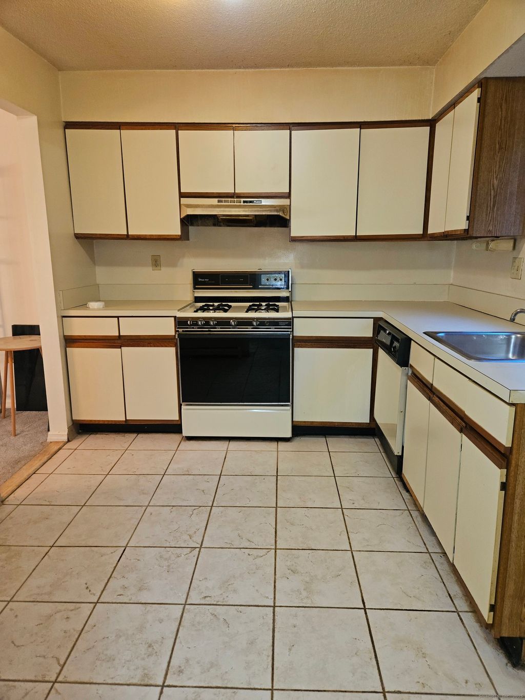 Photo of 38 Sutton Place #38, Bloomfield, CT 06002 (MLS # 24142723)