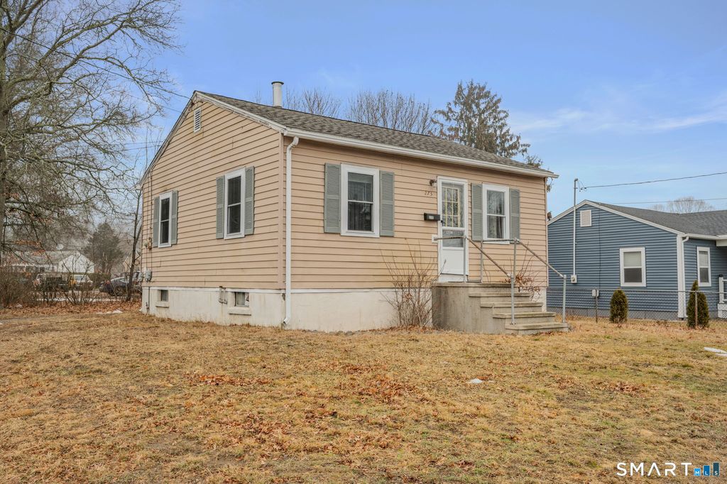 Photo of 275 Midway Oval, Groton, CT 06340 (MLS # 24147190)