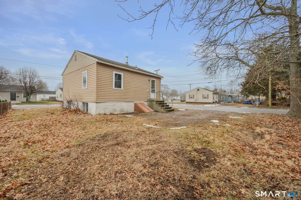 Photo of 275 Midway Oval, Groton, CT 06340 (MLS # 24147190)