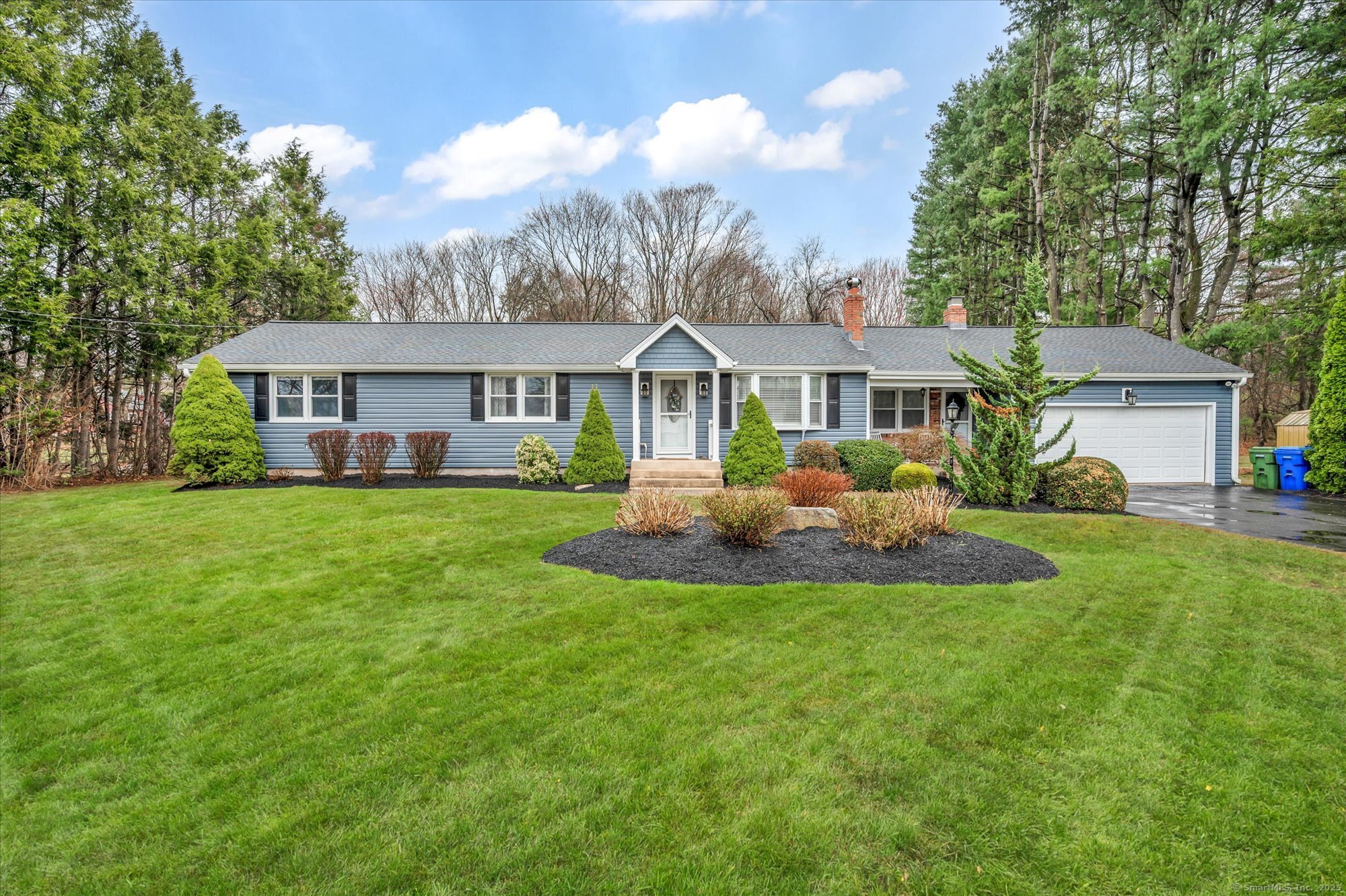 Walnut Tree Road, Cromwell, Connecticut - 4 Bedrooms  
4 Bathrooms  
9 Rooms - 