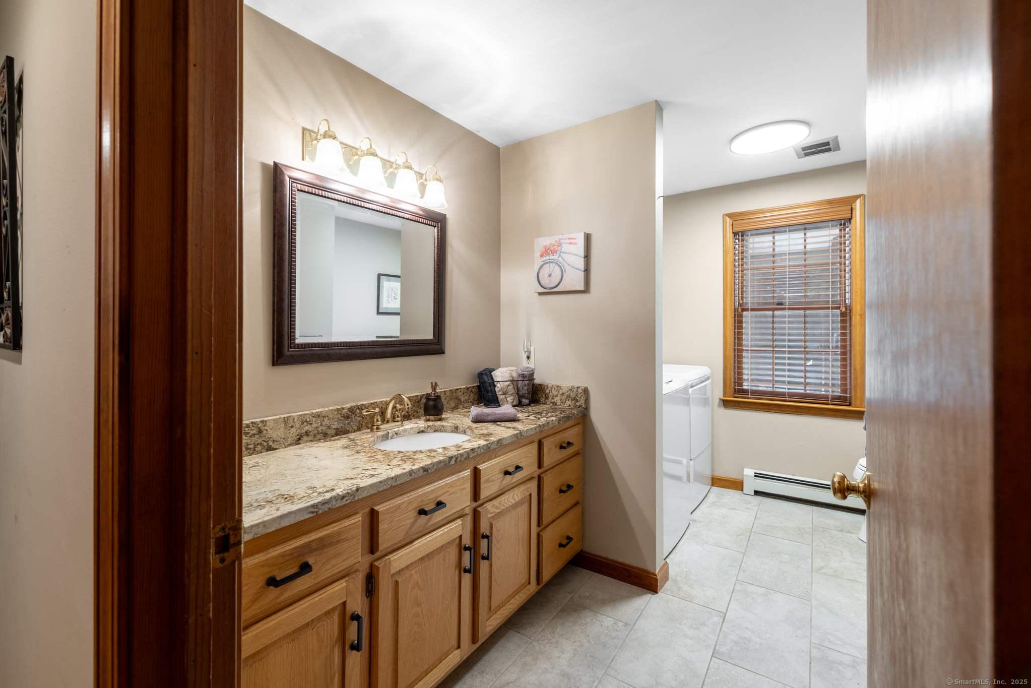 Andover, Connecticut 06232, United States, 5 Bedrooms Bedrooms, ,3 BathroomsBathrooms,Residential,Pending,186236