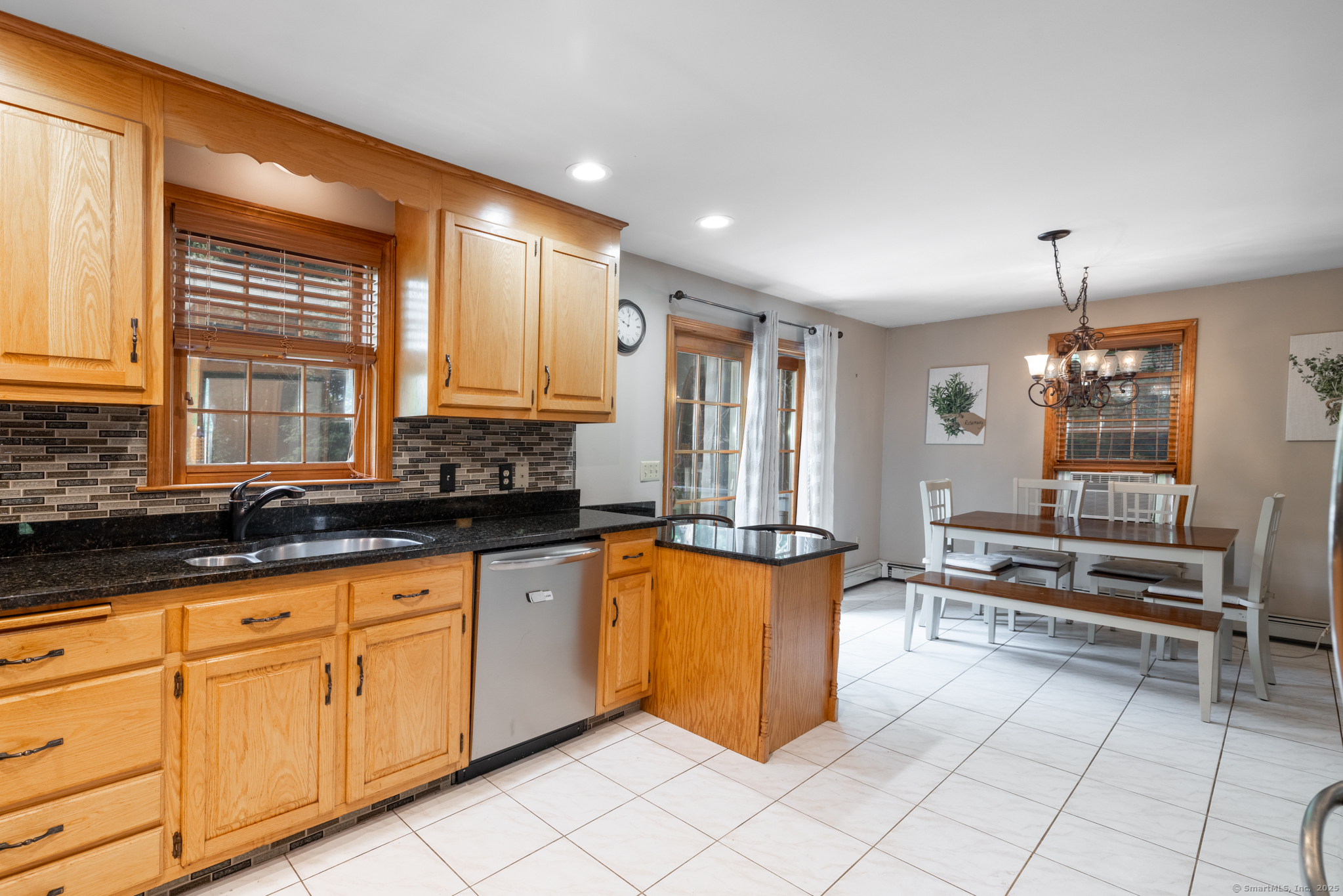 Andover, Connecticut 06232, United States, 5 Bedrooms Bedrooms, ,3 BathroomsBathrooms,Residential,Pending,186236