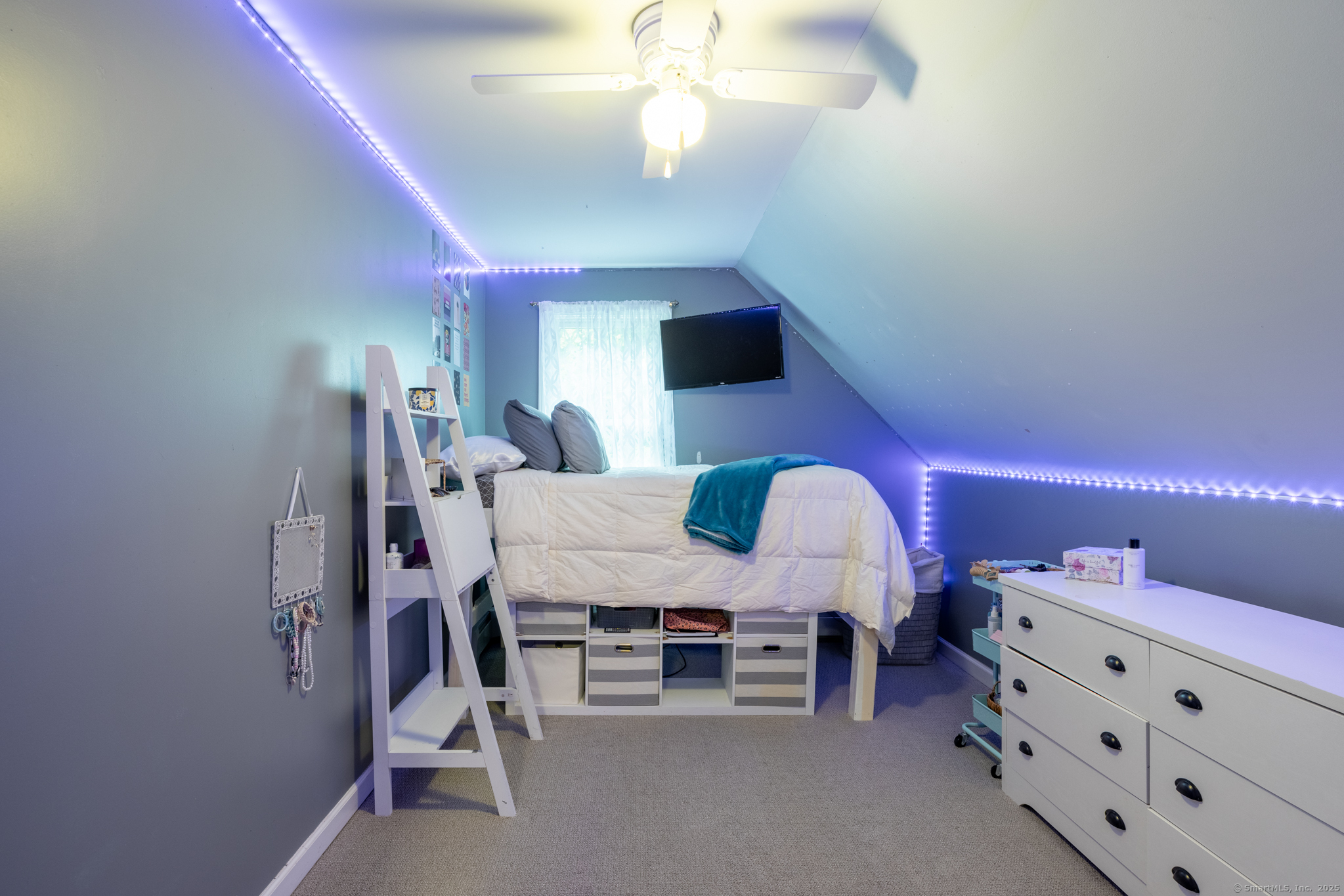 Andover, Connecticut 06232, United States, 5 Bedrooms Bedrooms, ,3 BathroomsBathrooms,Residential,Pending,186236