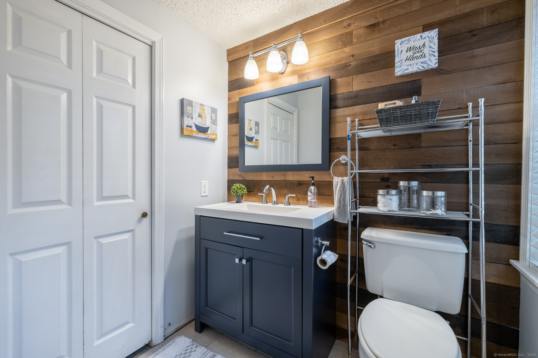 Andover, Connecticut 06232, United States, 5 Bedrooms Bedrooms, ,3 BathroomsBathrooms,Residential,Pending,186236