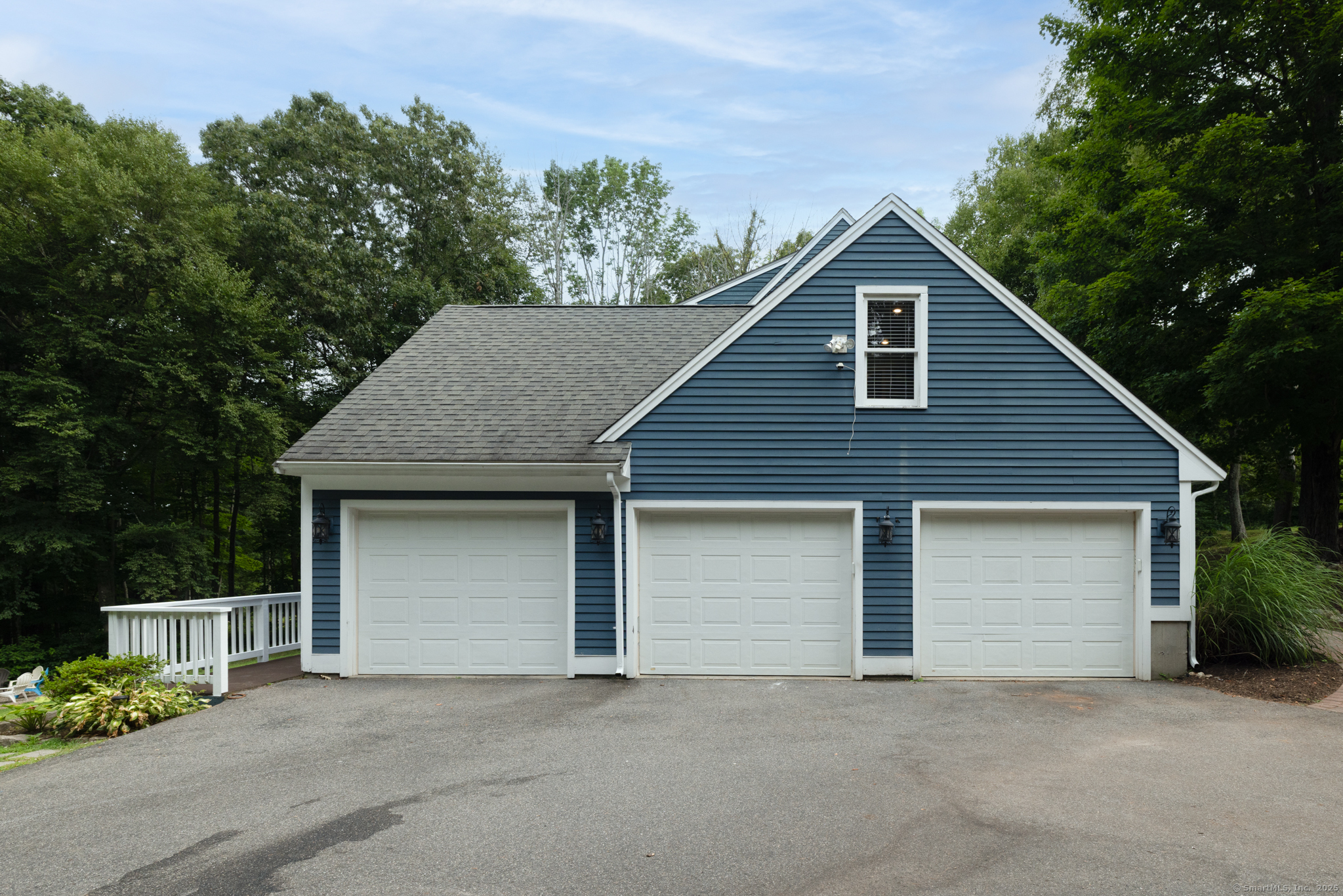 Andover, Connecticut 06232, United States, 5 Bedrooms Bedrooms, ,3 BathroomsBathrooms,Residential,Pending,186236