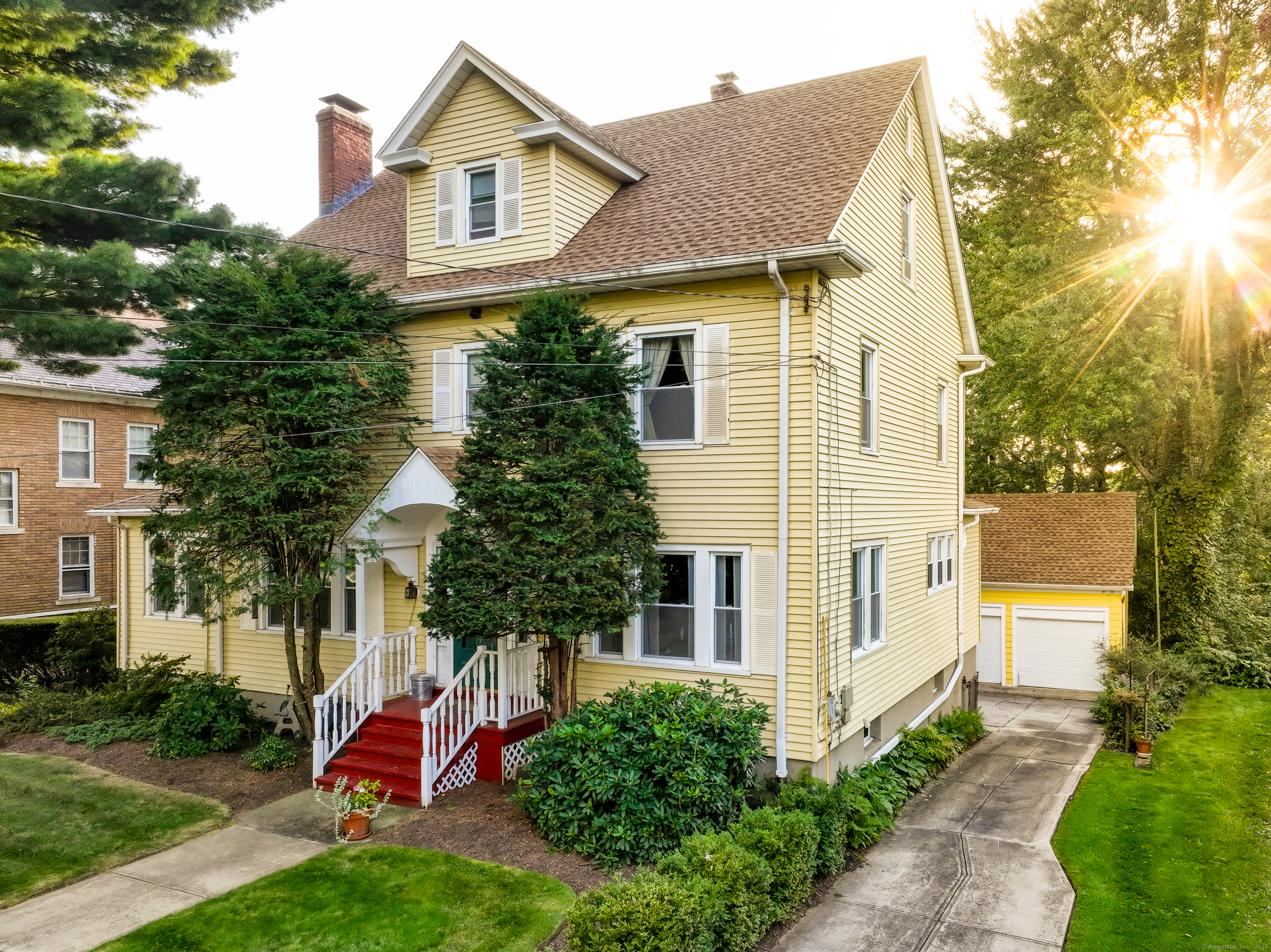 Fairfield Avenue, Hartford, Connecticut - 6 Bedrooms  
4.5 Bathrooms  
15 Rooms - 