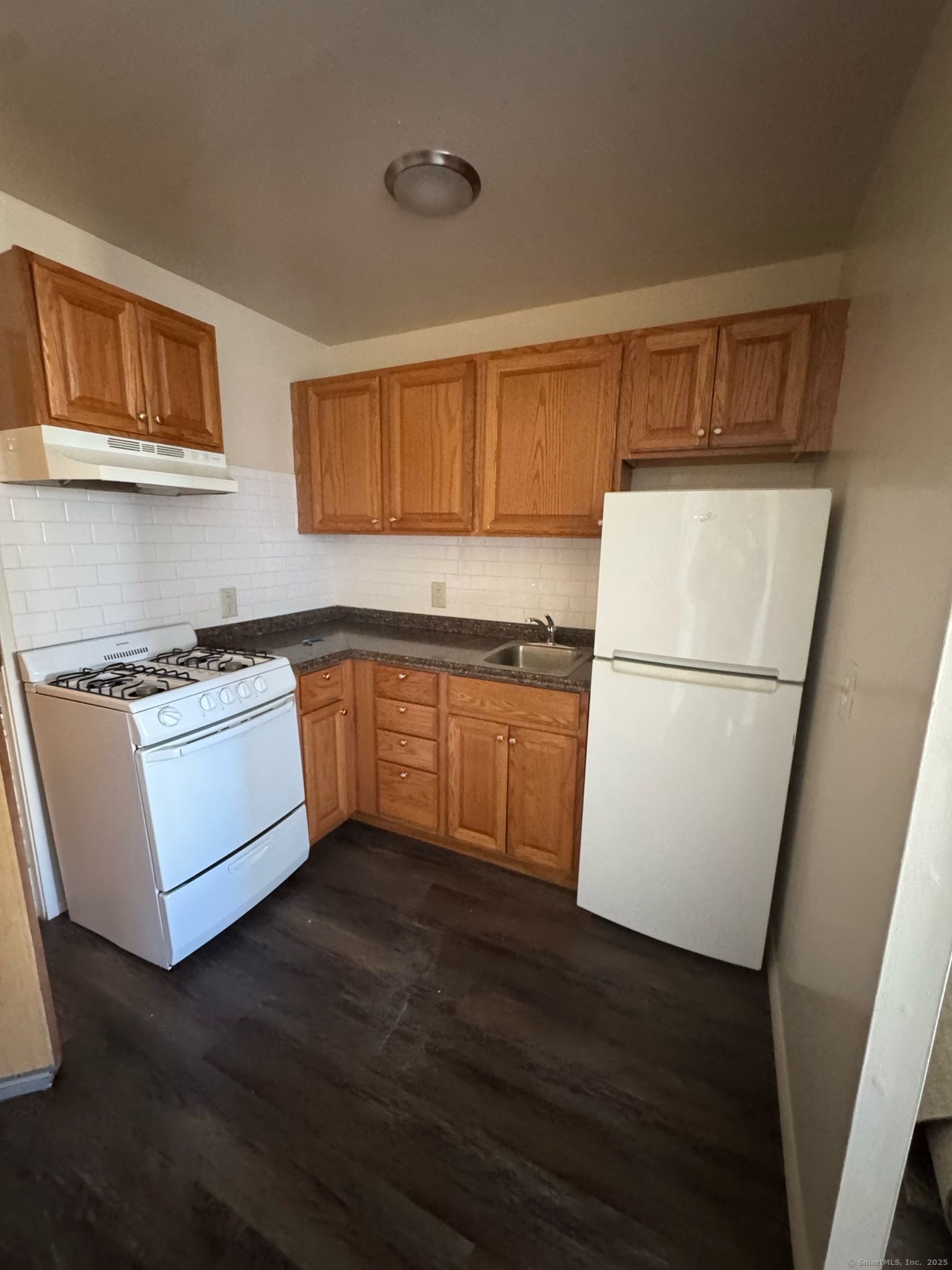 Rental Property at Granfield Avenue 2A, Bridgeport, Connecticut - Bedrooms: 1 
Bathrooms: 1 
Rooms: 4  - $1,750 MO.