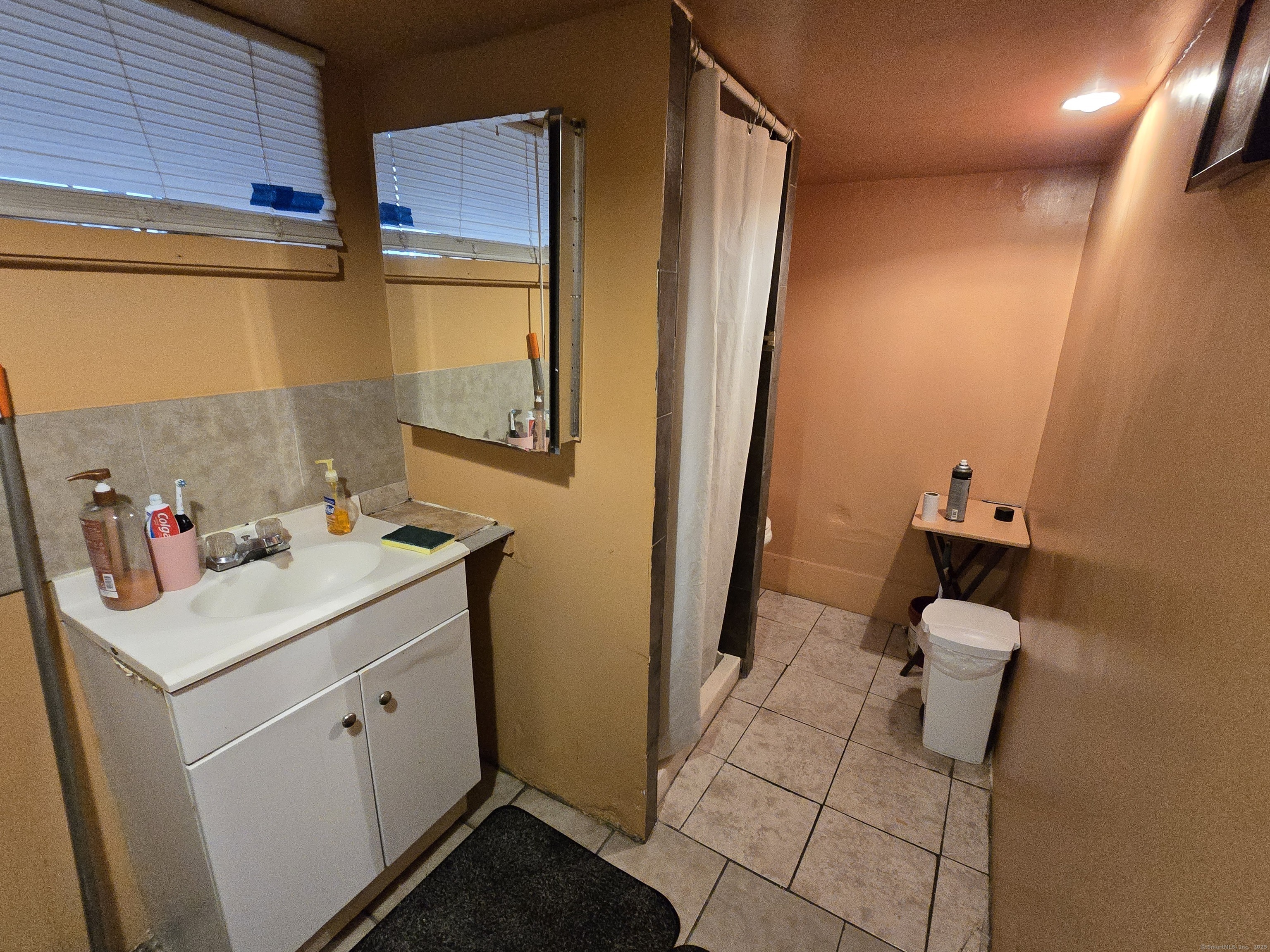 Bridgeport, Connecticut 06608, United States, 10 Bedrooms Bedrooms, ,4 BathroomsBathrooms,Residential,Active,216470