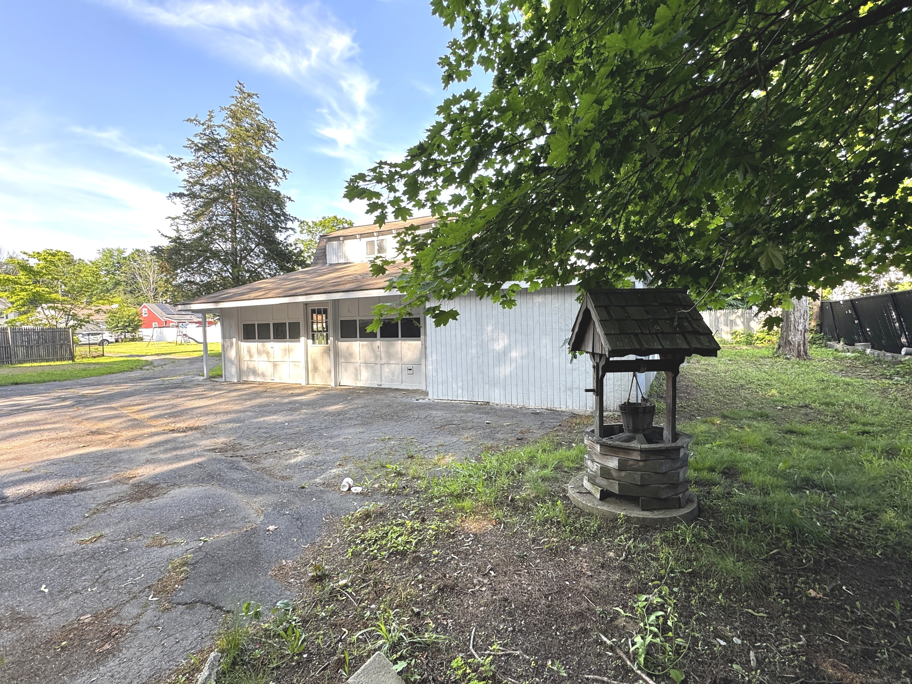 16-1/2 Maple Street