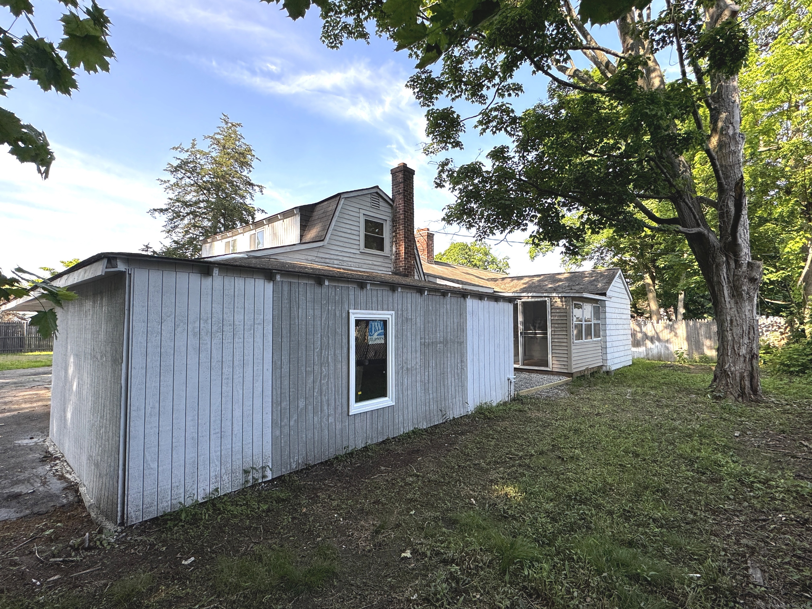 16-1/2 Maple Street